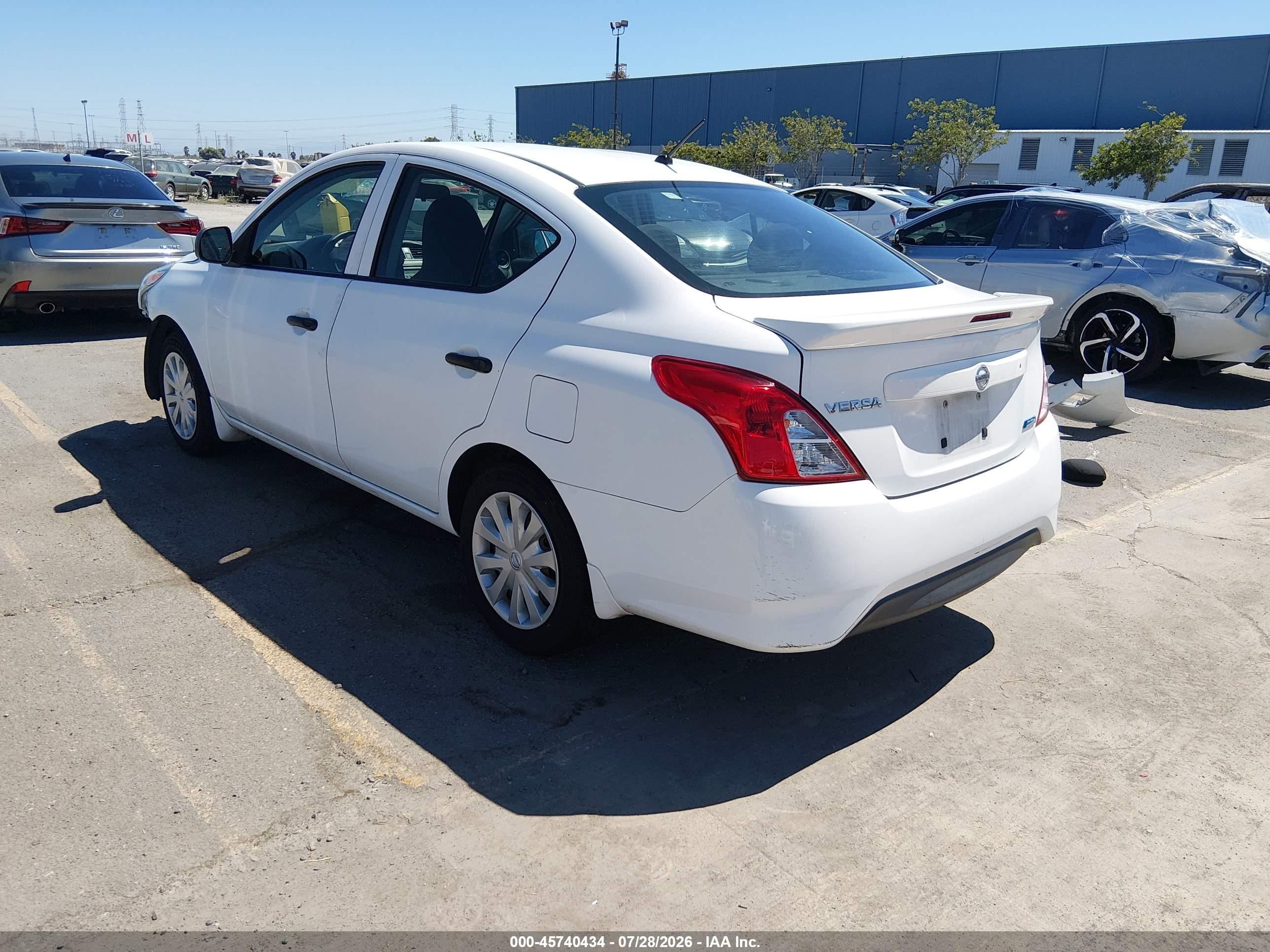 2015 Nissan Versa 1.6 S+ Белый vin: 3N1CN7AP5FL941882