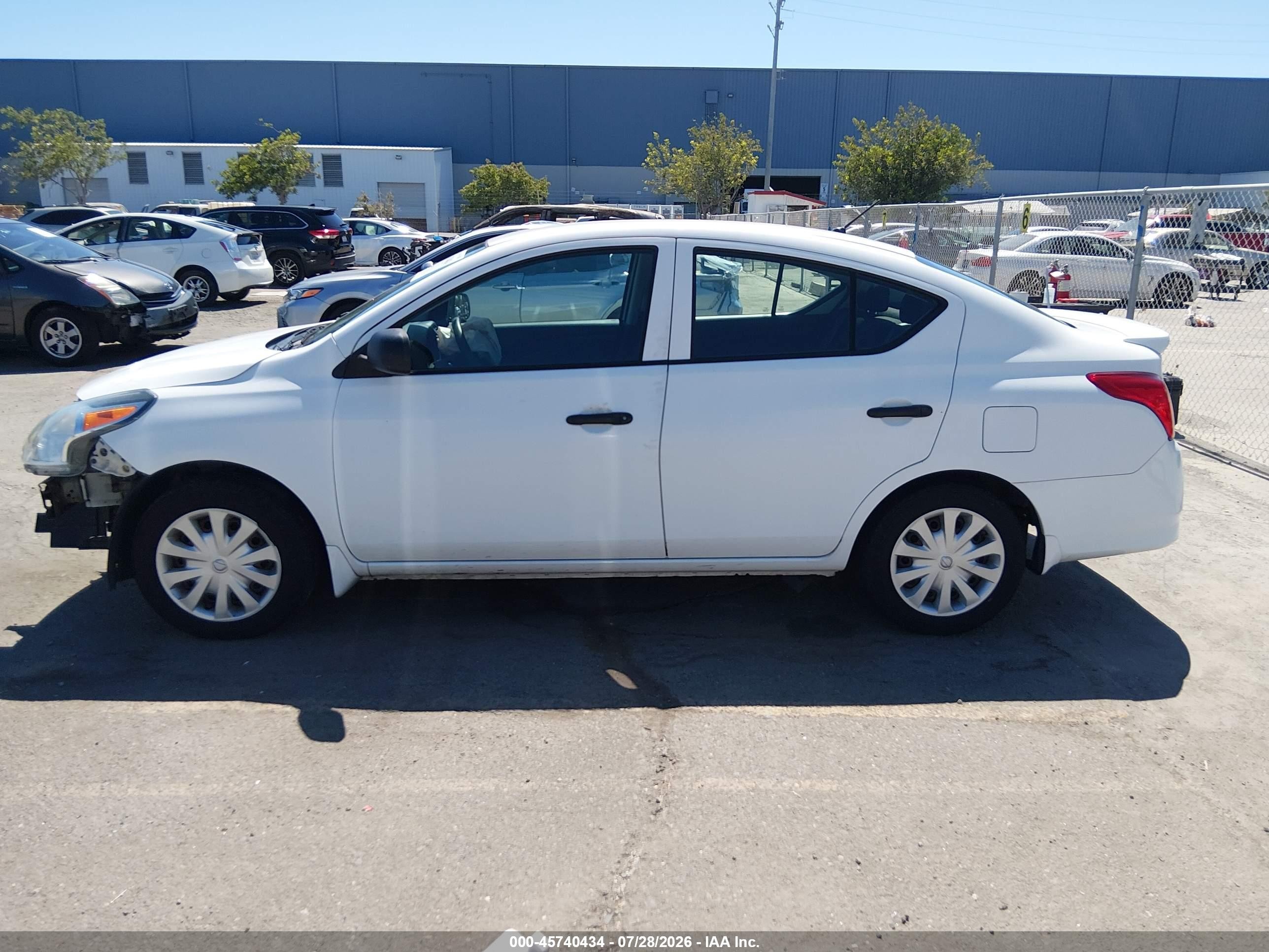 2015 Nissan Versa 1.6 S+ Белый vin: 3N1CN7AP5FL941882