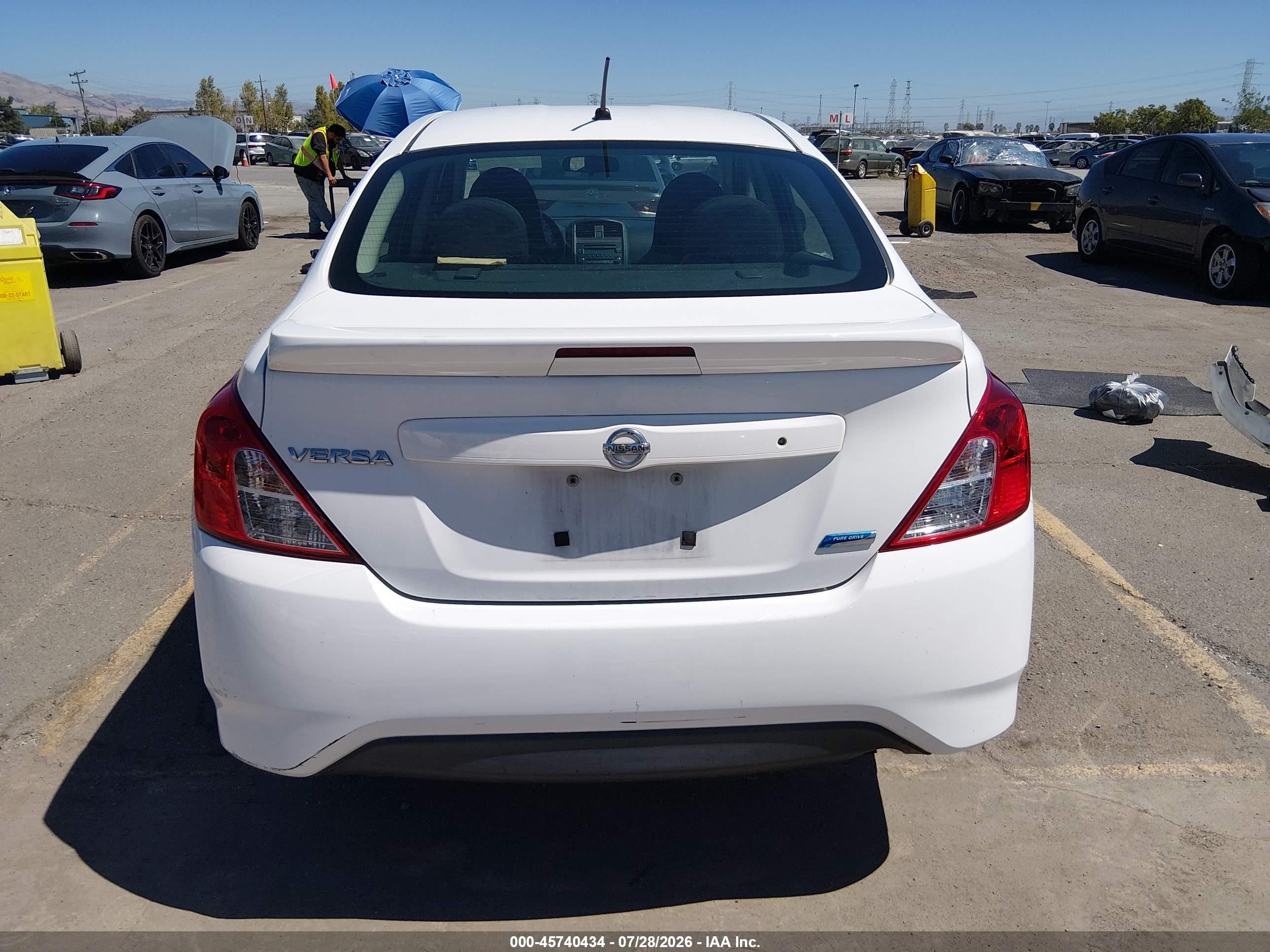 2015 Nissan Versa 1.6 S+ Белый vin: 3N1CN7AP5FL941882