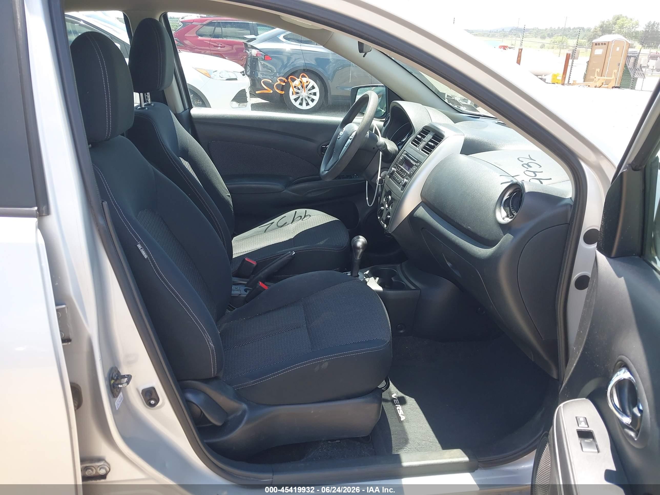 2015 Nissan Versa 1.6 Sv Silver vin: 3N1CN7AP5FL956673