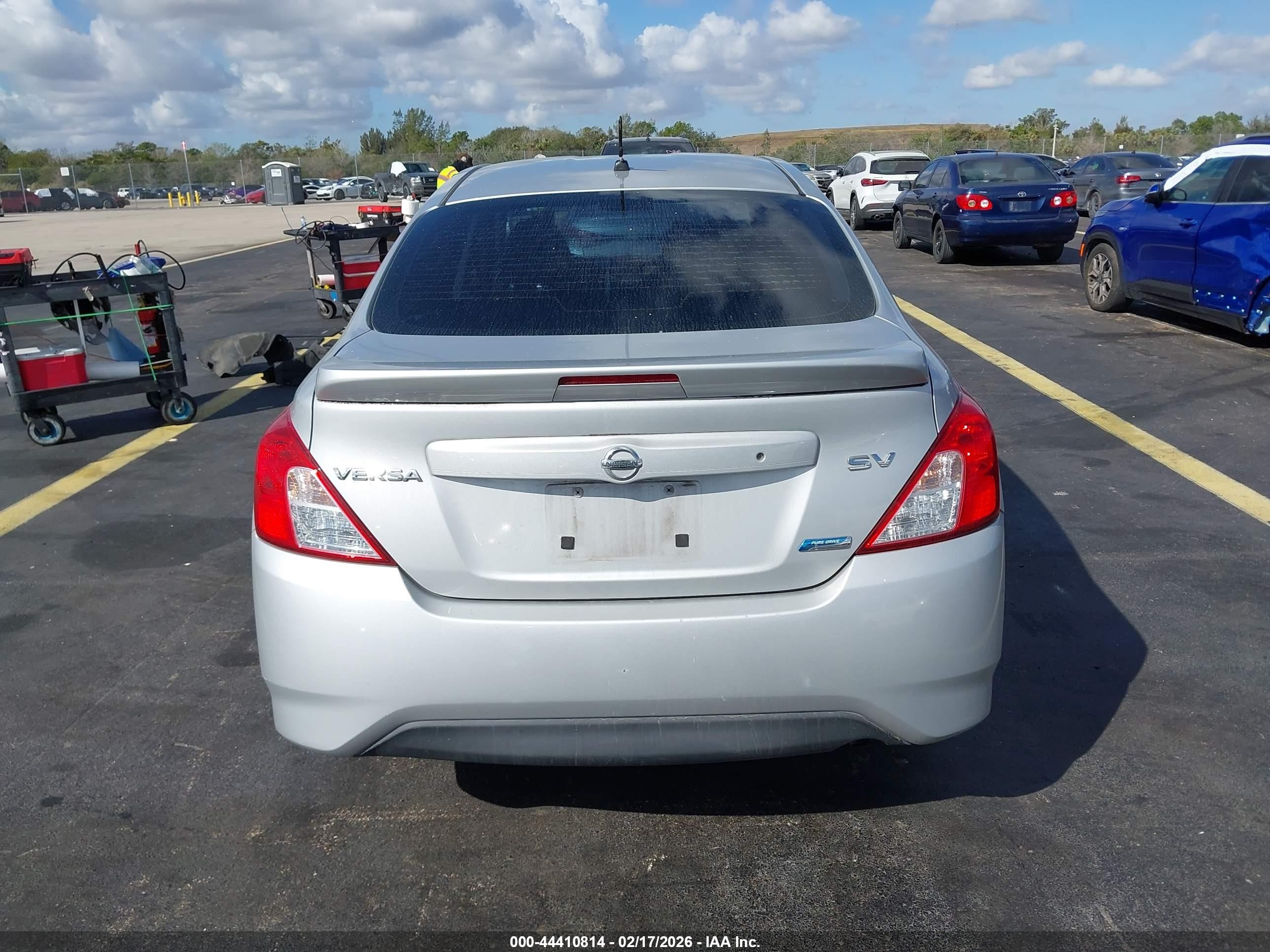 2016 Nissan Versa 1.6 S/1.6 S+/1.6 Sl/1.6 Sv Silver vin: 3N1CN7AP5GL833442