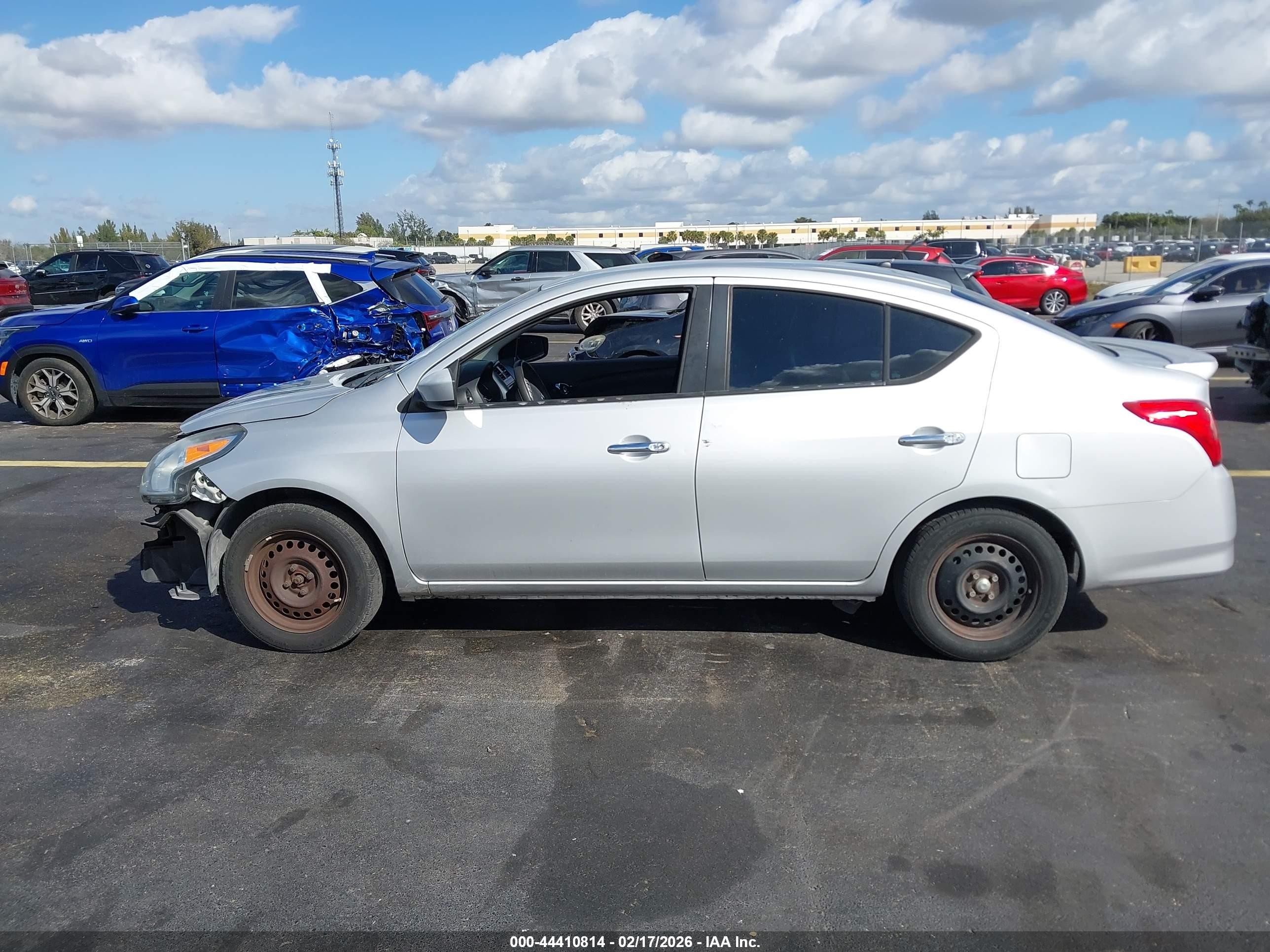 2016 Nissan Versa 1.6 S/1.6 S+/1.6 Sl/1.6 Sv Silver vin: 3N1CN7AP5GL833442