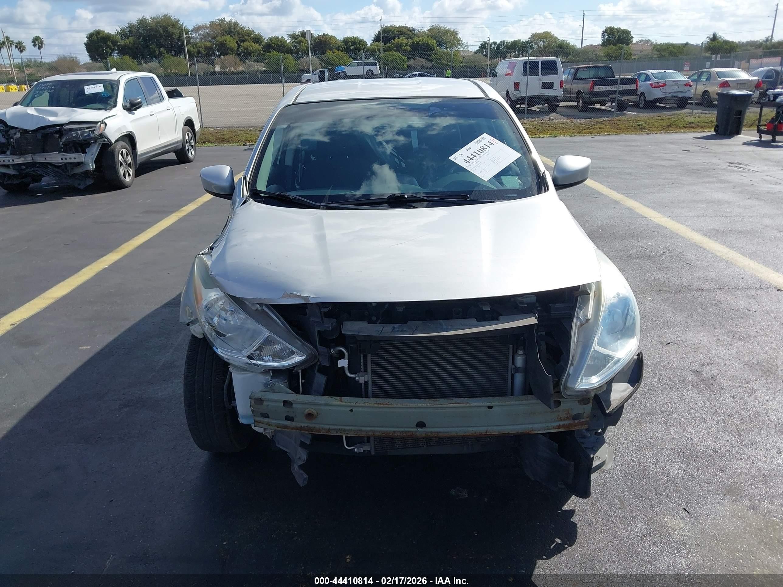 2016 Nissan Versa 1.6 S/1.6 S+/1.6 Sl/1.6 Sv Silver vin: 3N1CN7AP5GL833442