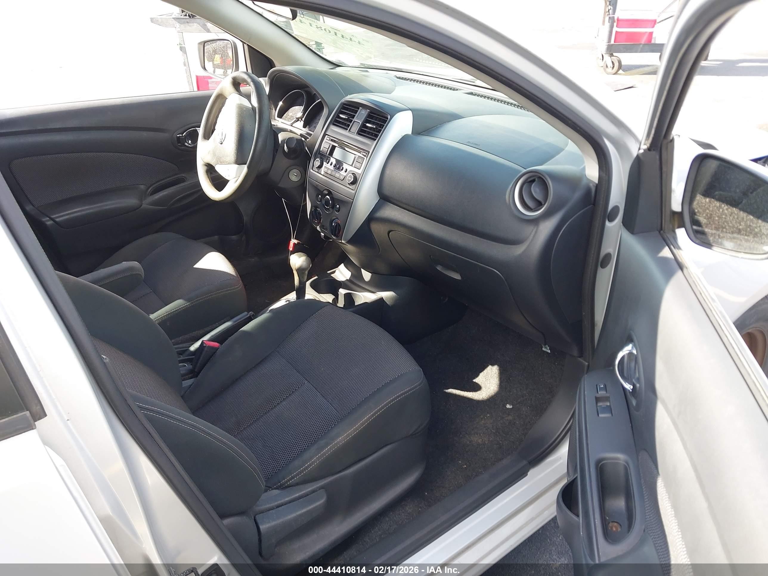 2016 Nissan Versa 1.6 S/1.6 S+/1.6 Sl/1.6 Sv Silver vin: 3N1CN7AP5GL833442