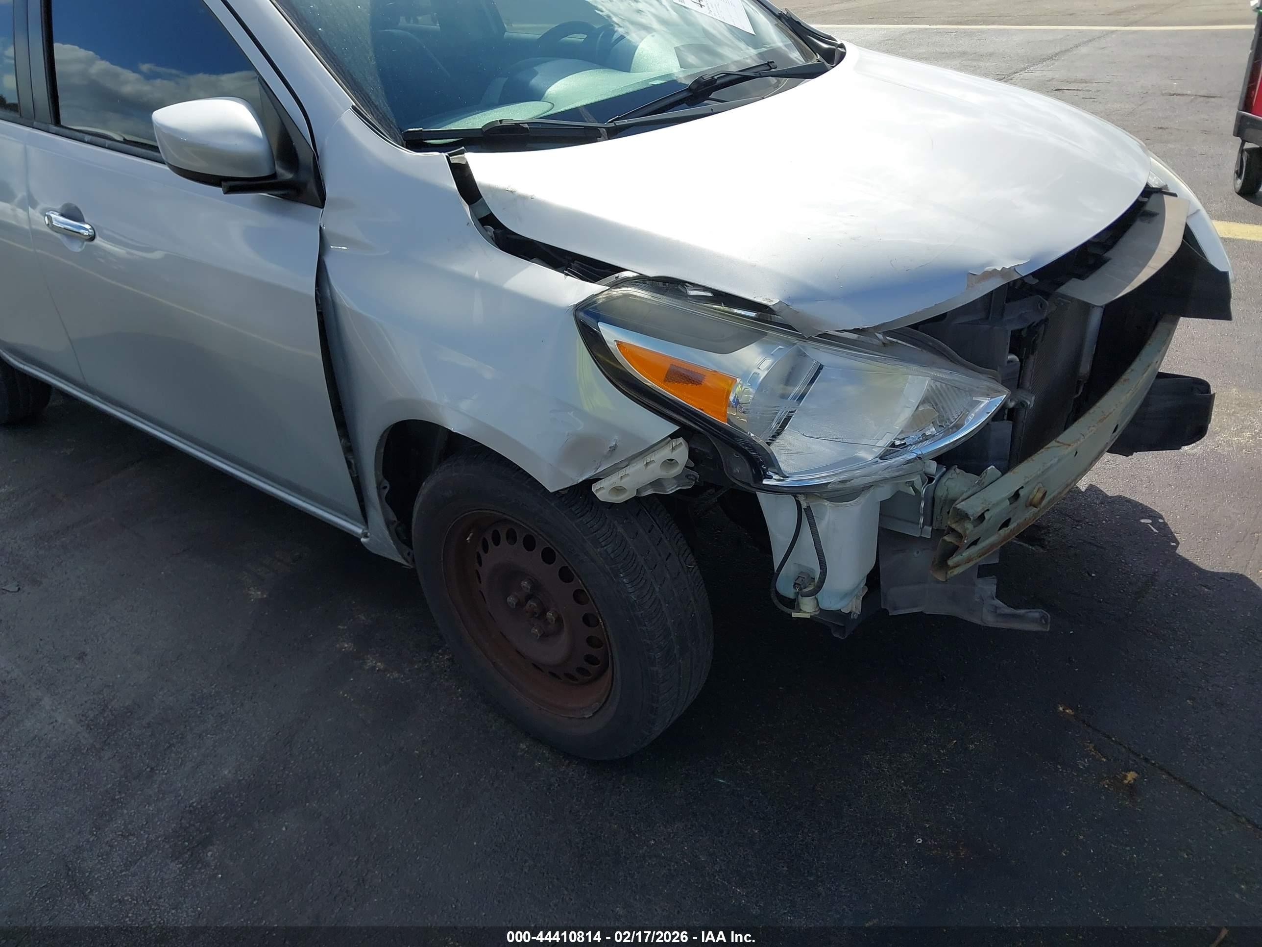 2016 Nissan Versa 1.6 S/1.6 S+/1.6 Sl/1.6 Sv Silver vin: 3N1CN7AP5GL833442