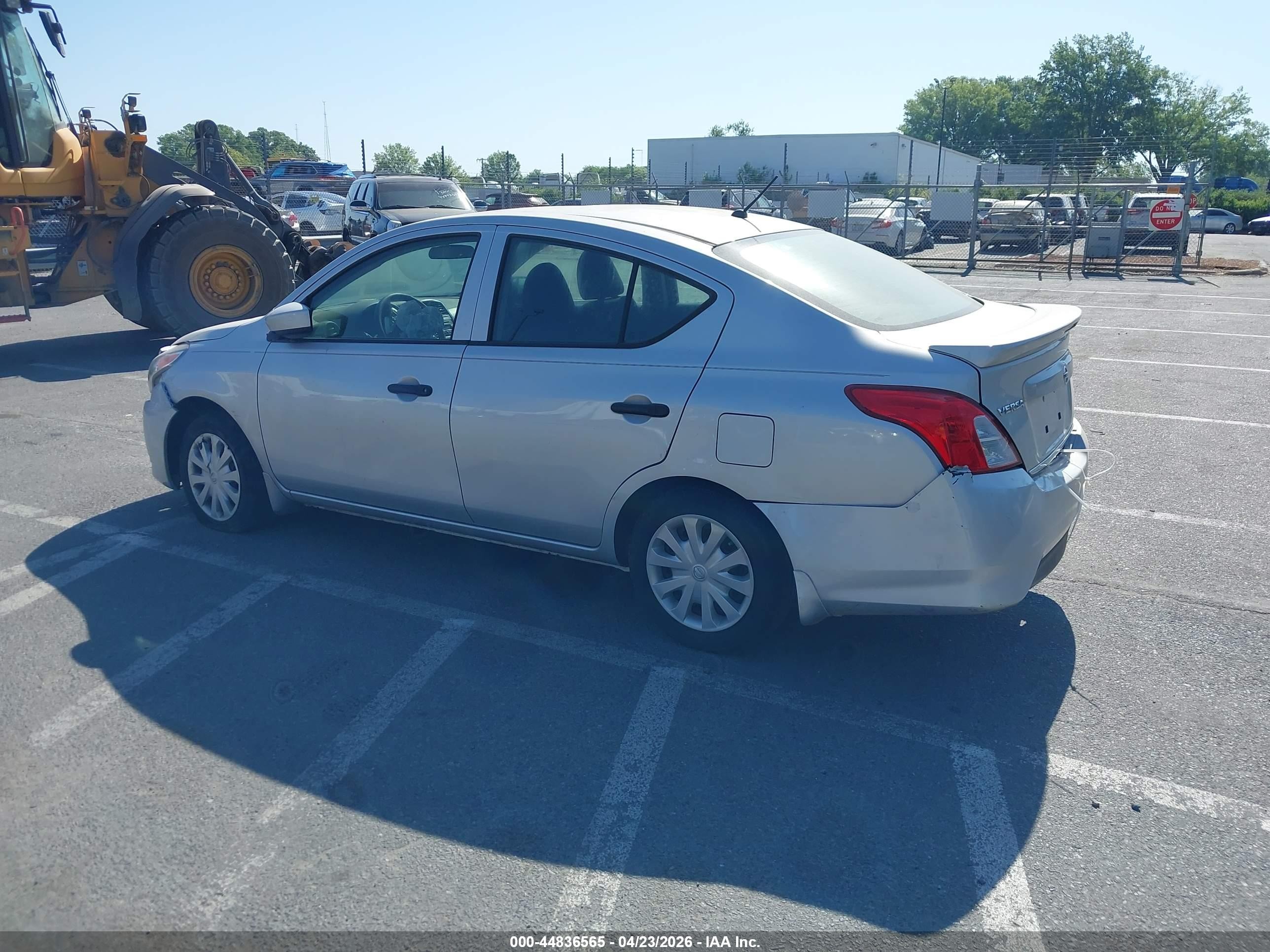 2018 Nissan Versa 1.6 S+ Silver vin: 3N1CN7AP5JL841418