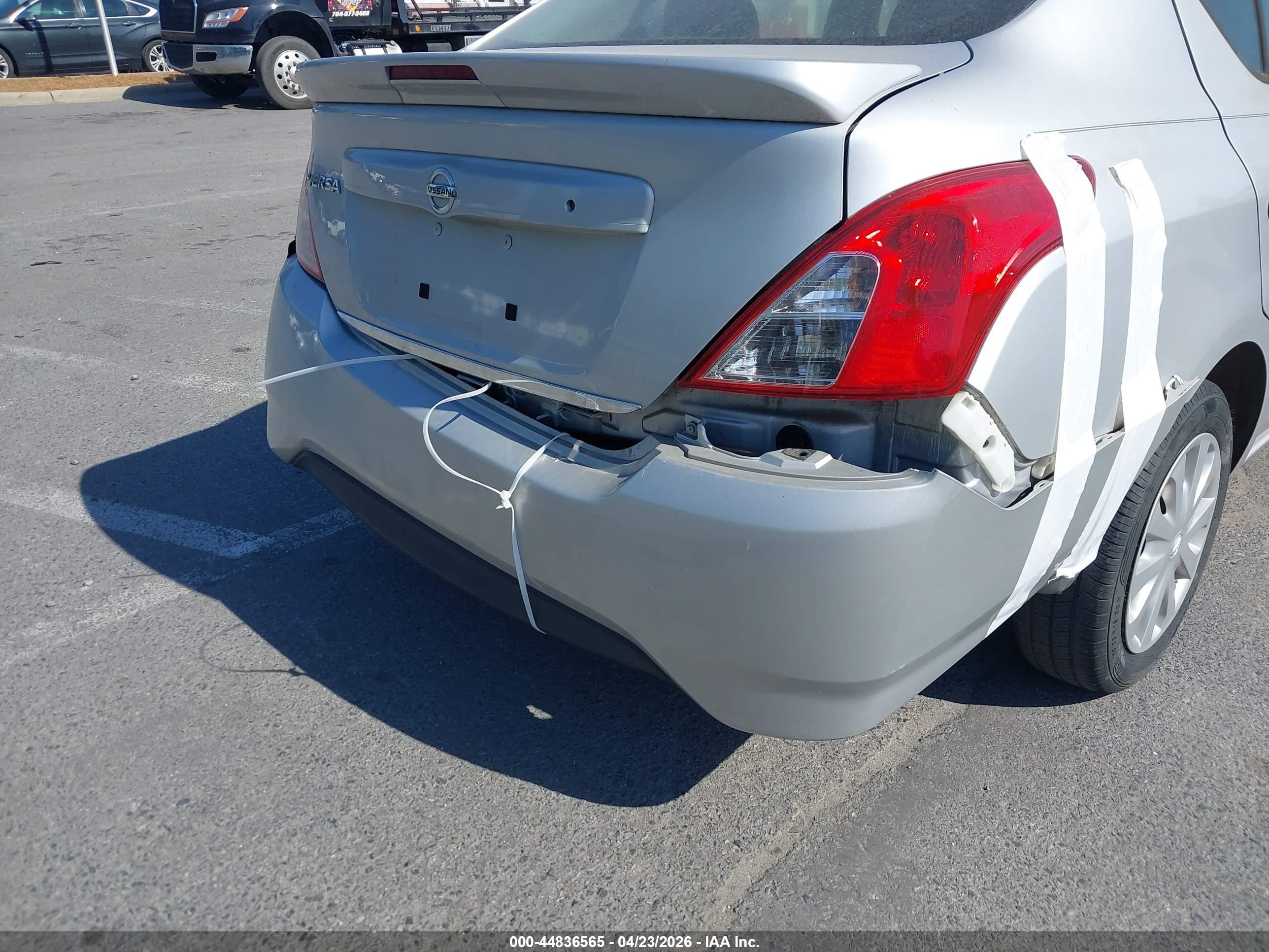2018 Nissan Versa 1.6 S+ Silver vin: 3N1CN7AP5JL841418