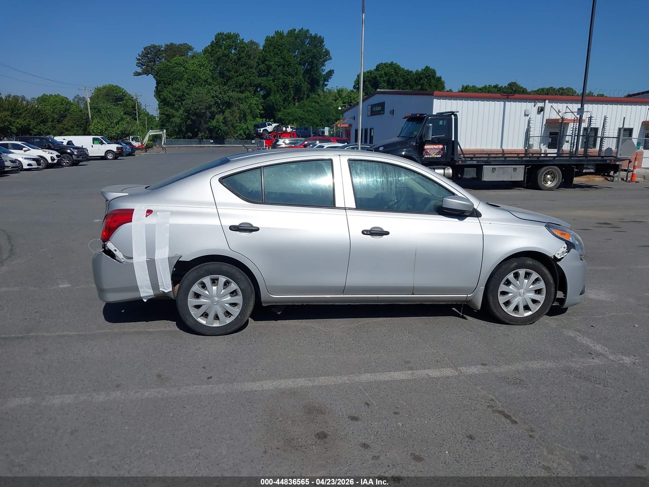 2018 Nissan Versa 1.6 S+ Silver vin: 3N1CN7AP5JL841418