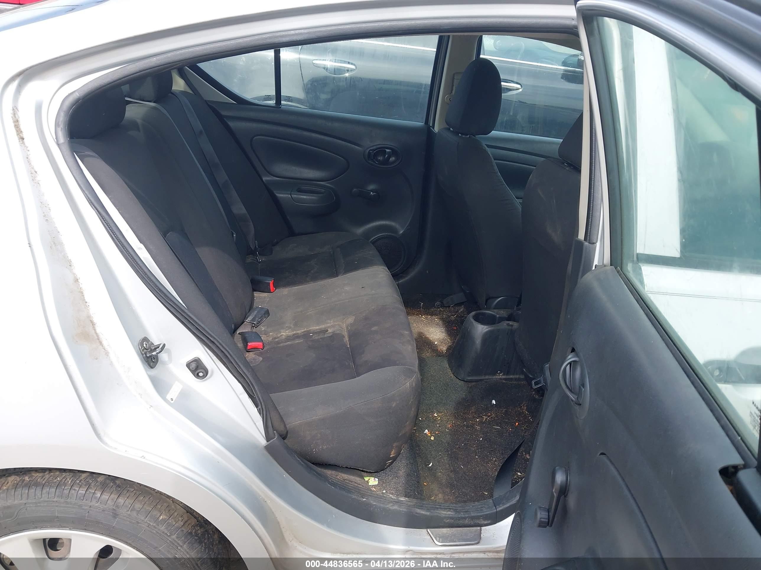 2018 Nissan Versa 1.6 S+ Silver vin: 3N1CN7AP5JL841418