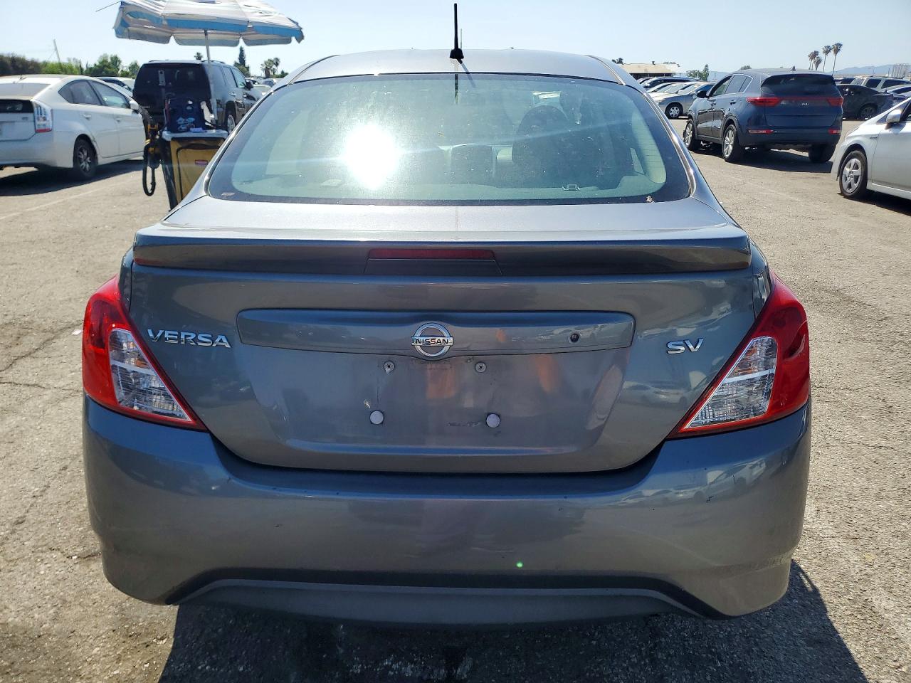 2018 Nissan Versa Sv Gray vin: 3N1CN7AP5JL860812