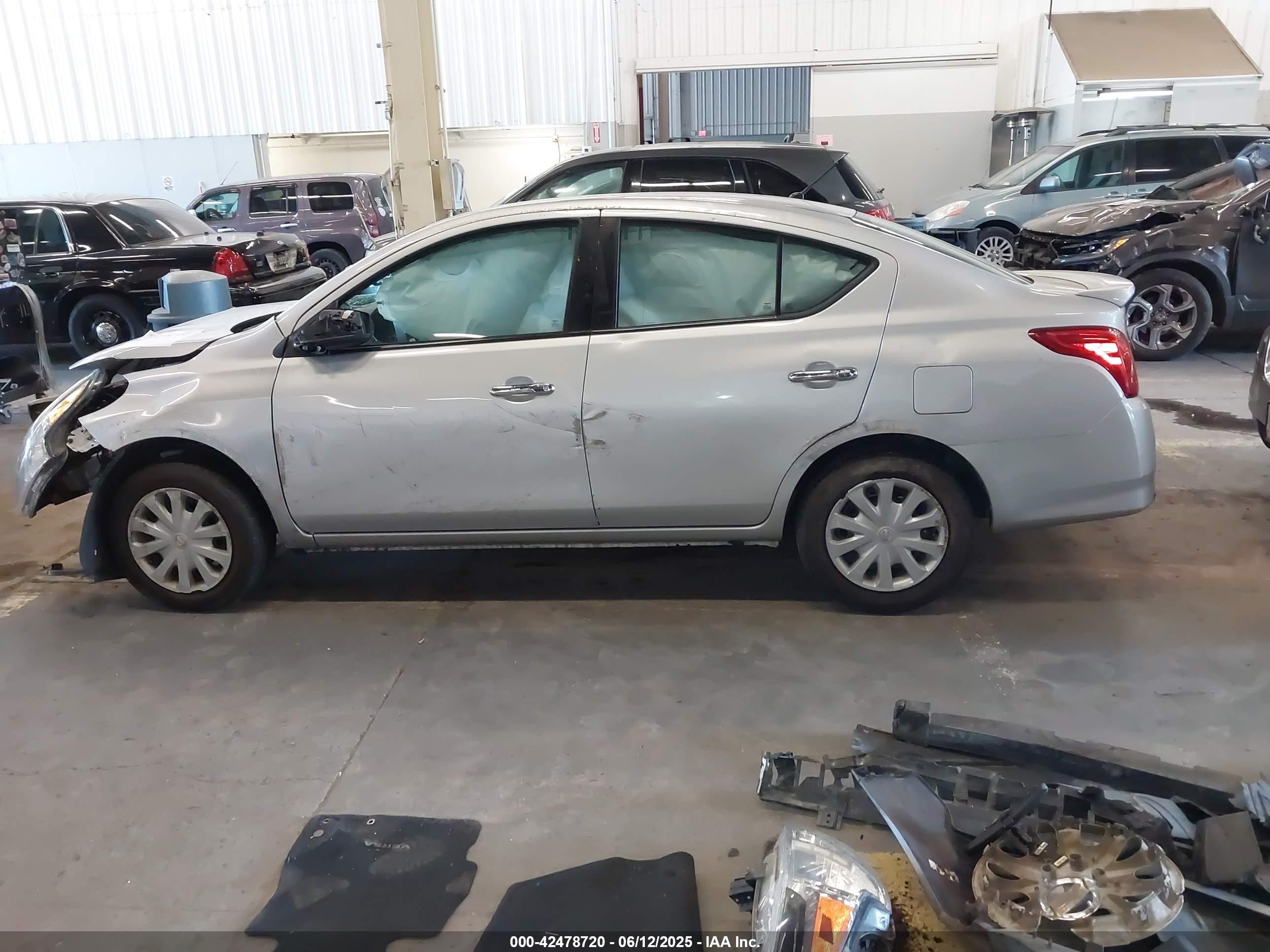 2019 Nissan Versa 1.6 Sv Gray vin: 3N1CN7AP5KL800661