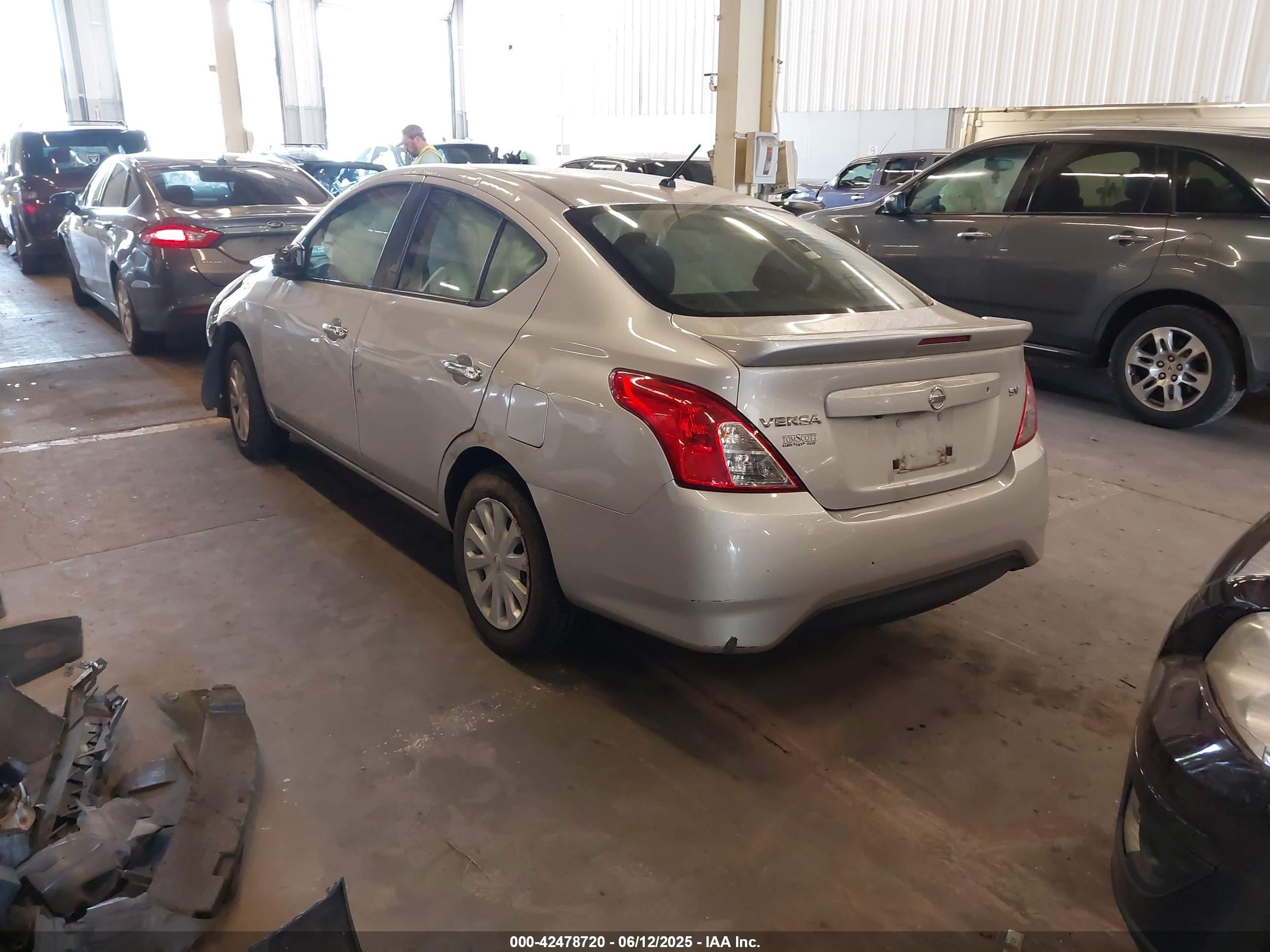 2019 Nissan Versa 1.6 Sv Gray vin: 3N1CN7AP5KL800661