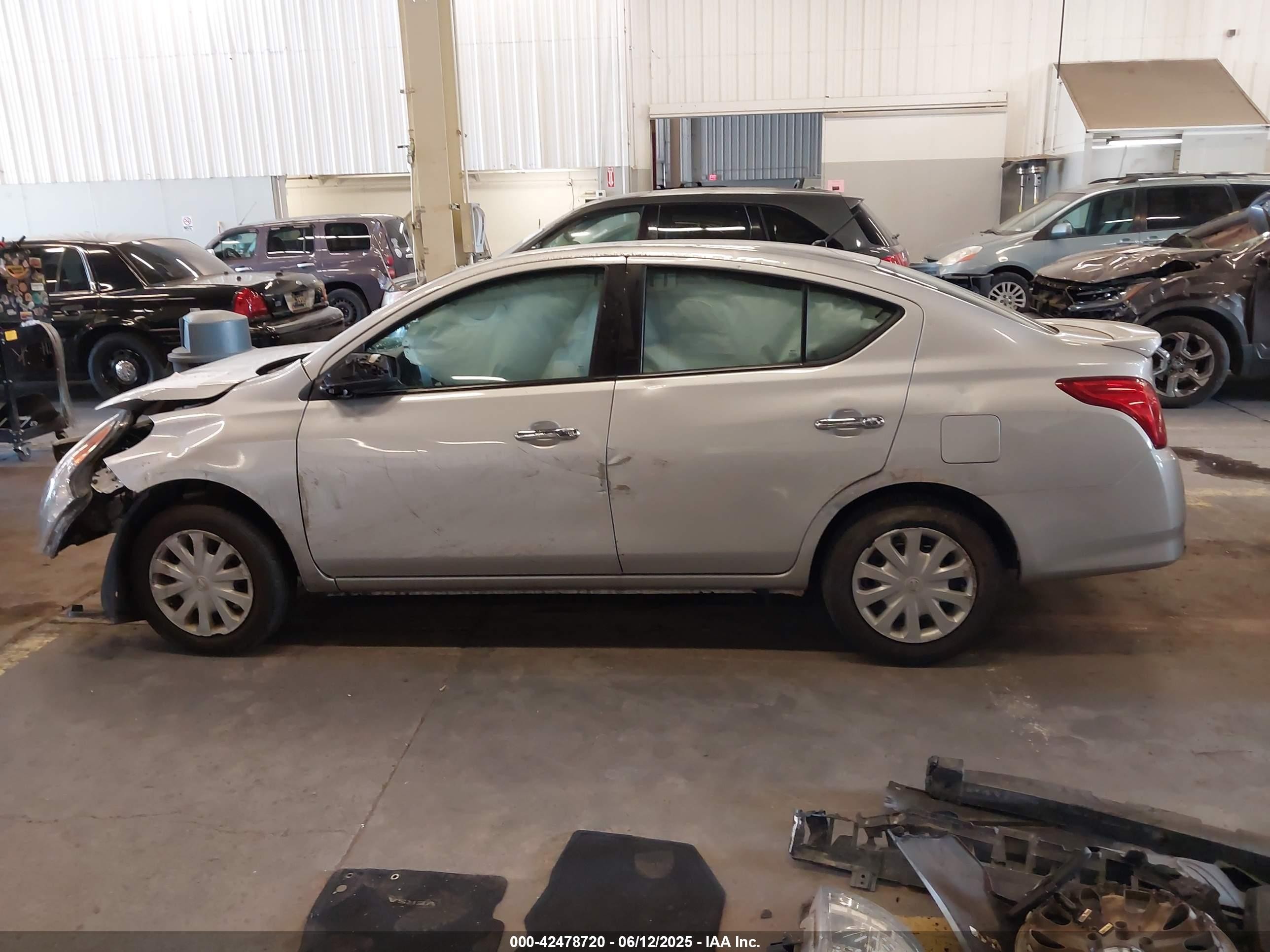 2019 Nissan Versa 1.6 Sv Gray vin: 3N1CN7AP5KL800661