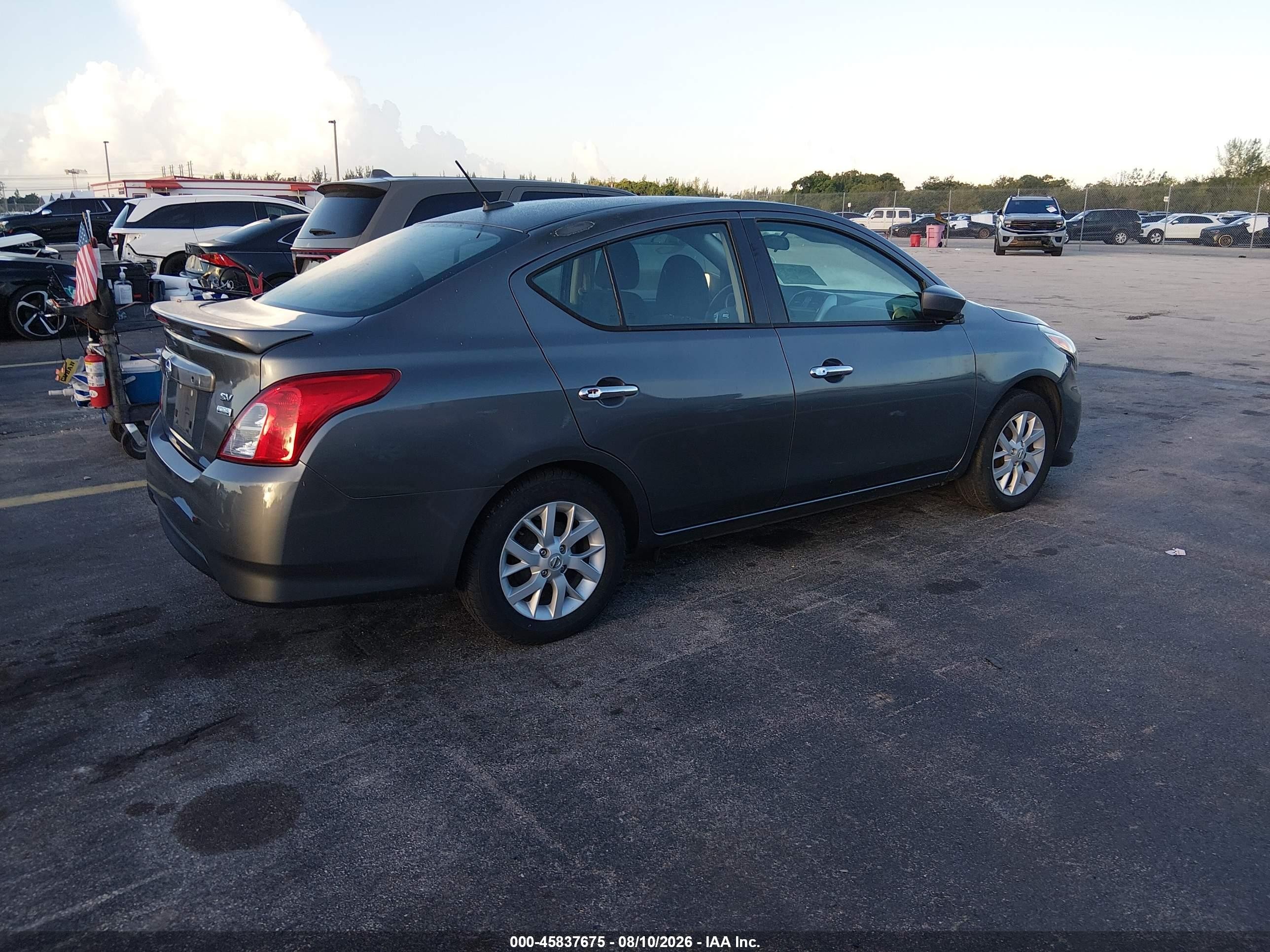 2019 Nissan Versa 1.6 Sv Gray vin: 3N1CN7AP5KL826161