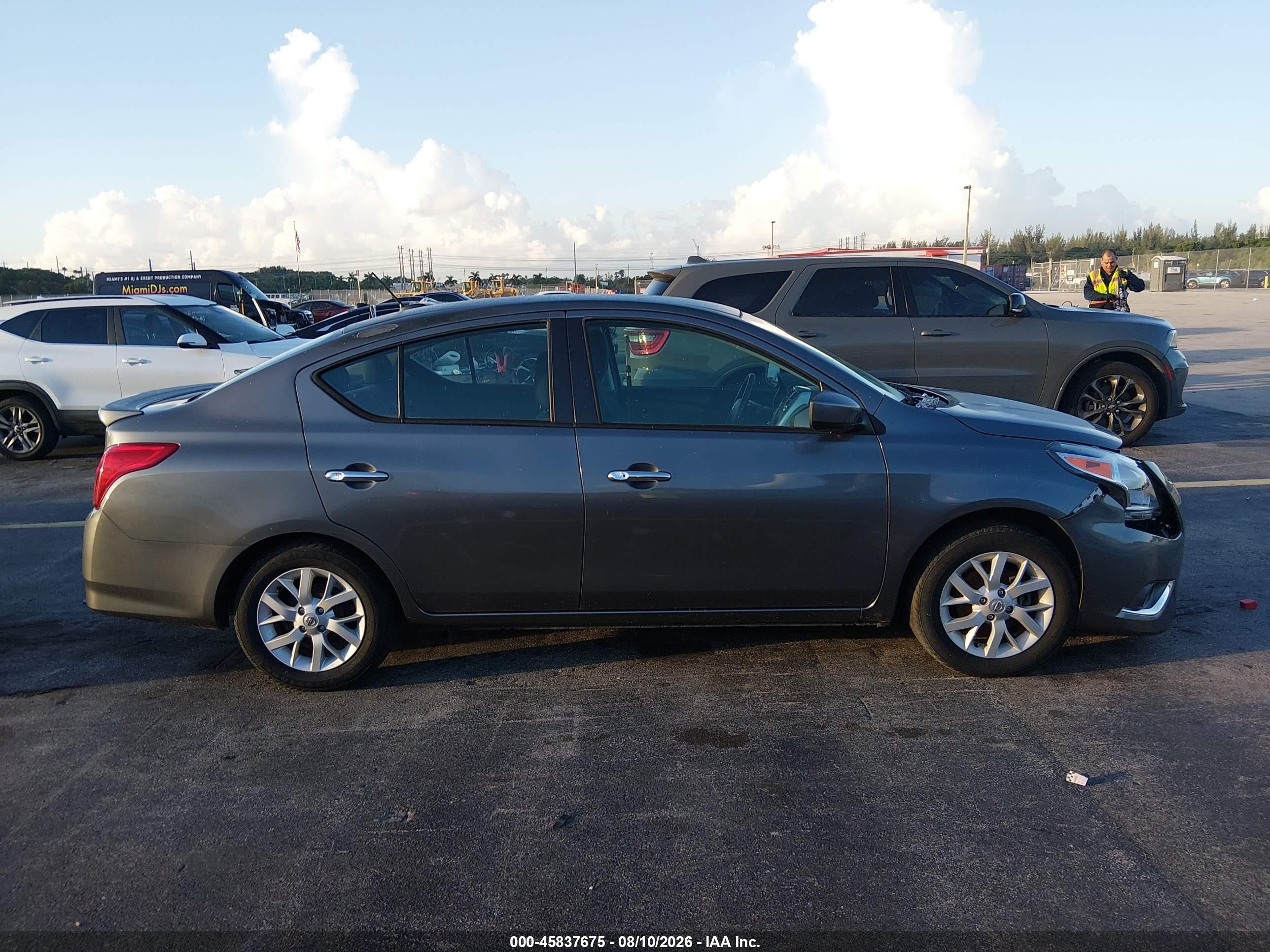 2019 Nissan Versa 1.6 Sv Gray vin: 3N1CN7AP5KL826161