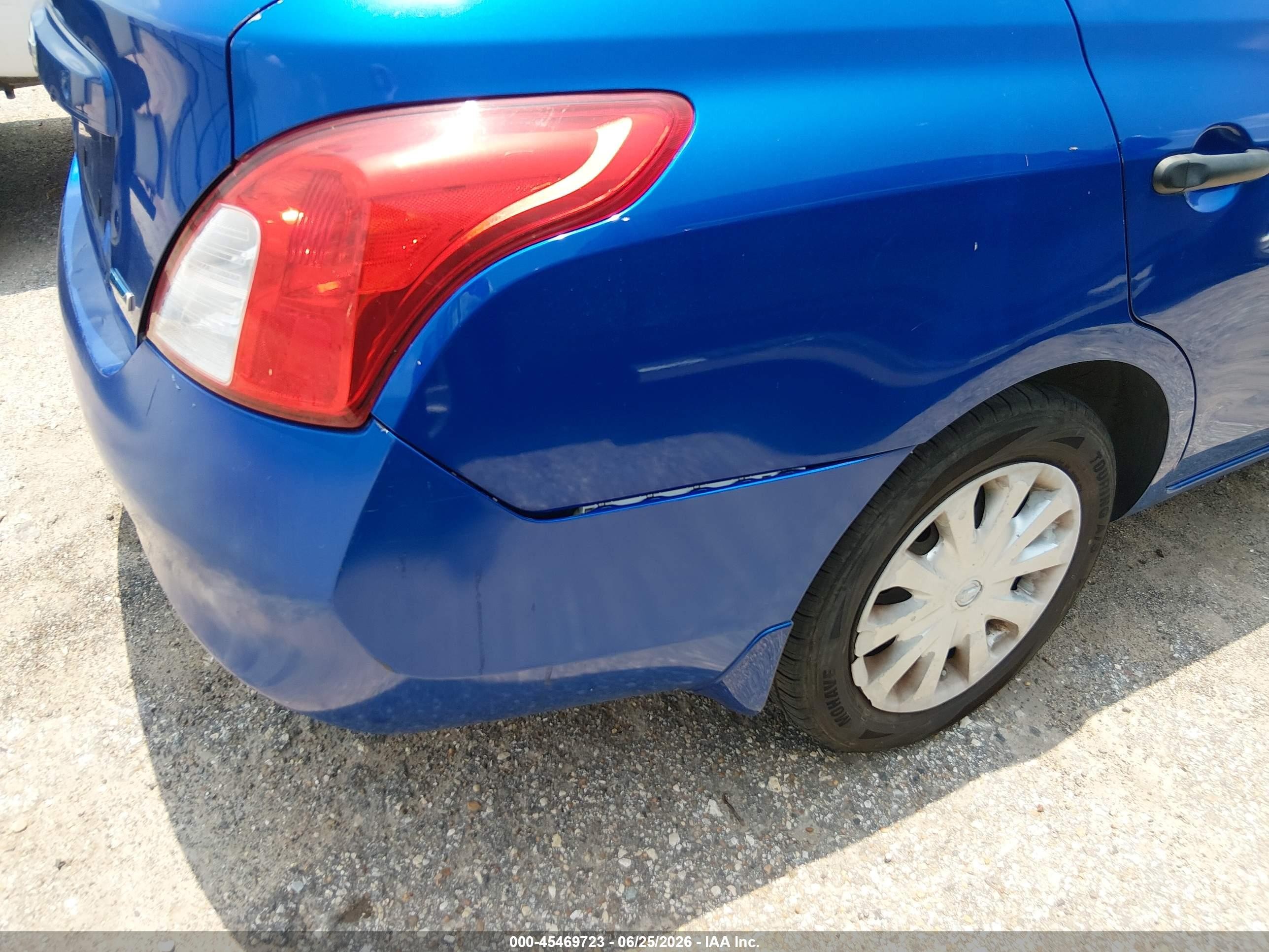 2012 Nissan Versa 1.6 S Синий vin: 3N1CN7AP6CL846372