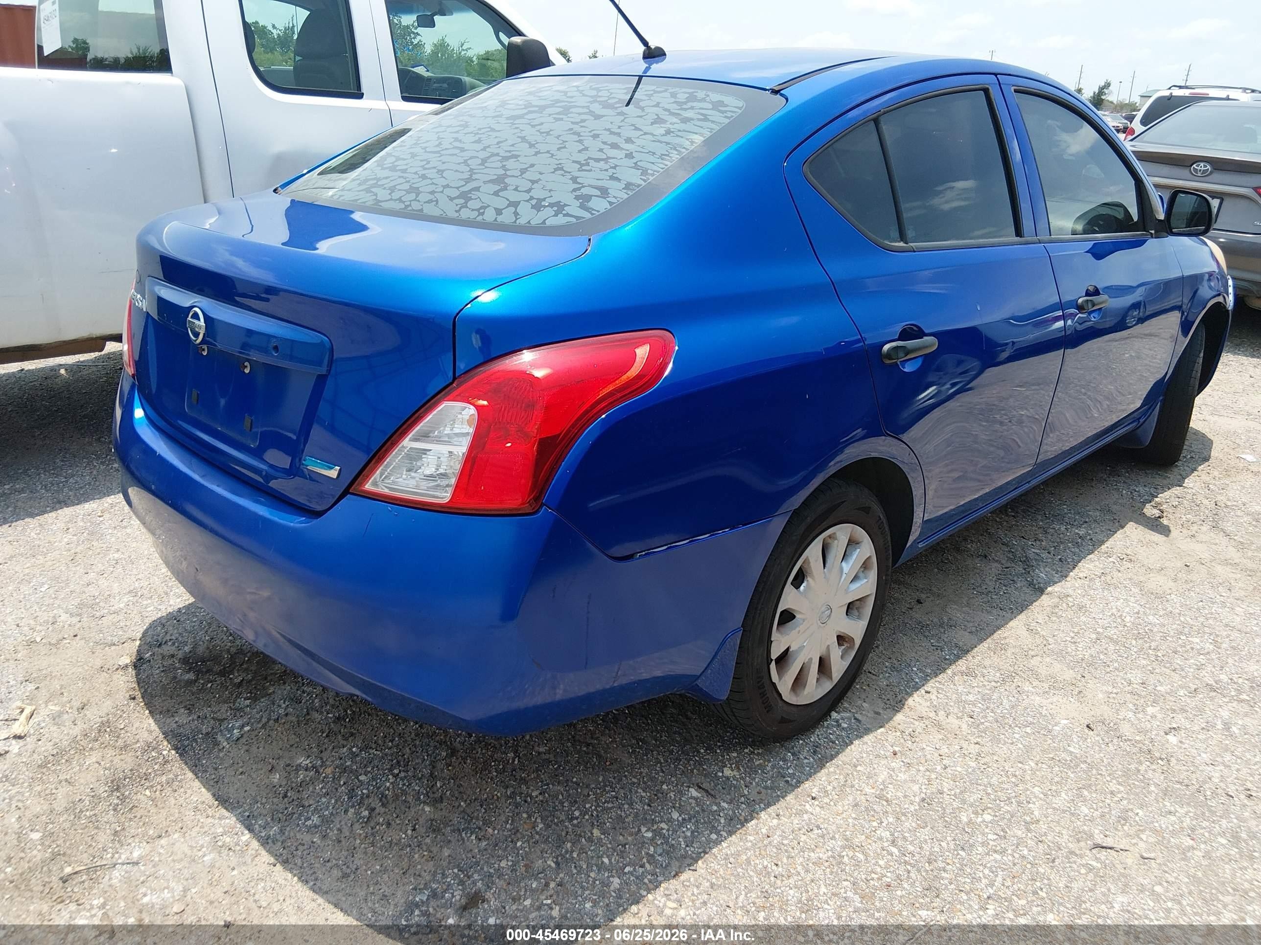 2012 Nissan Versa 1.6 S Синий vin: 3N1CN7AP6CL846372