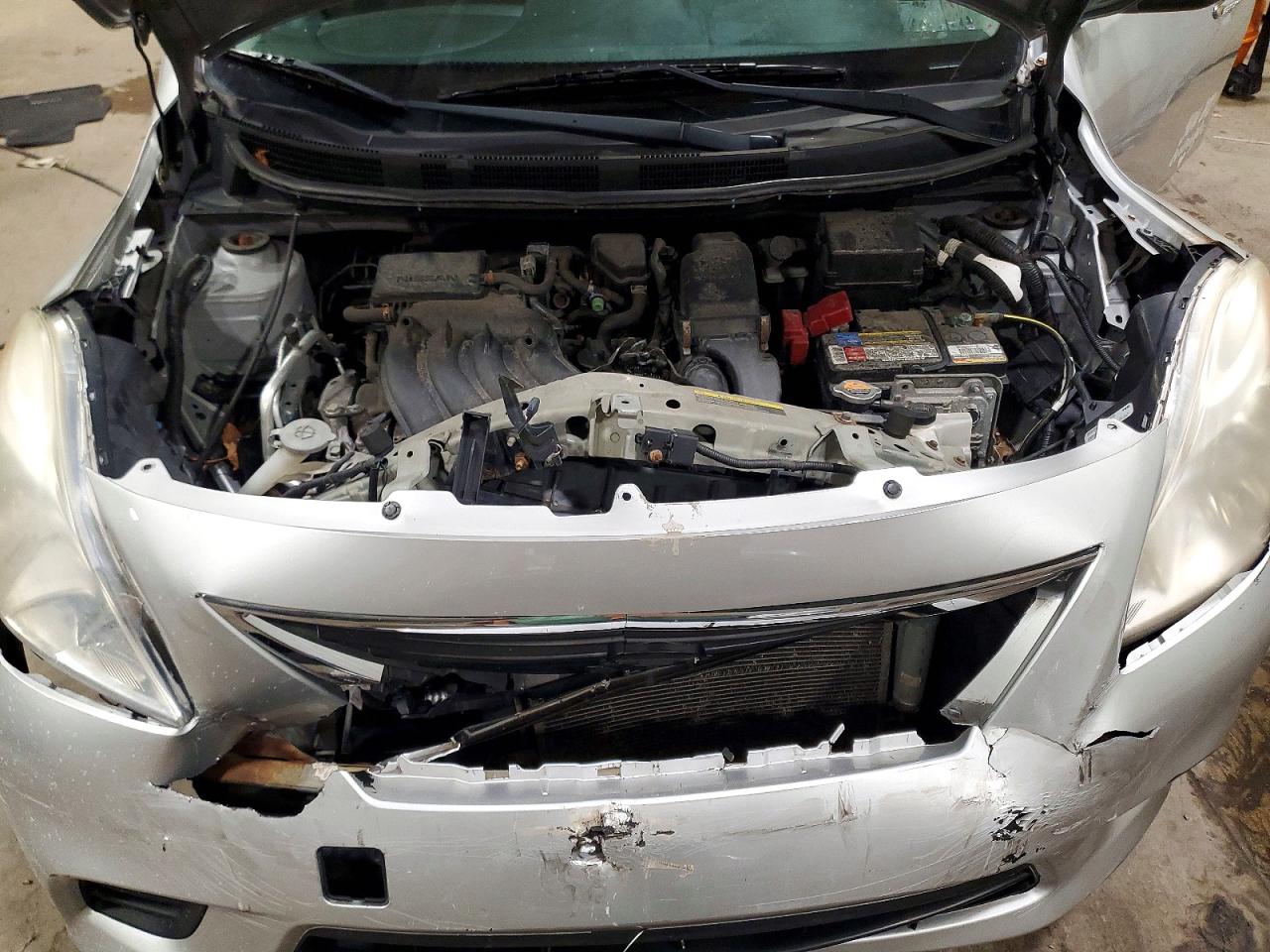 2012 Nissan Versa 1.6 S Silver vin: 3N1CN7AP6CL850633