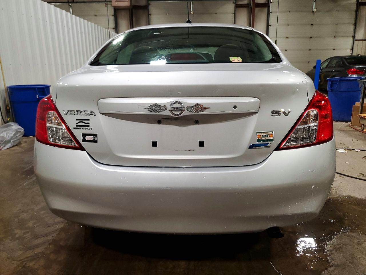 2012 Nissan Versa 1.6 S Silver vin: 3N1CN7AP6CL850633
