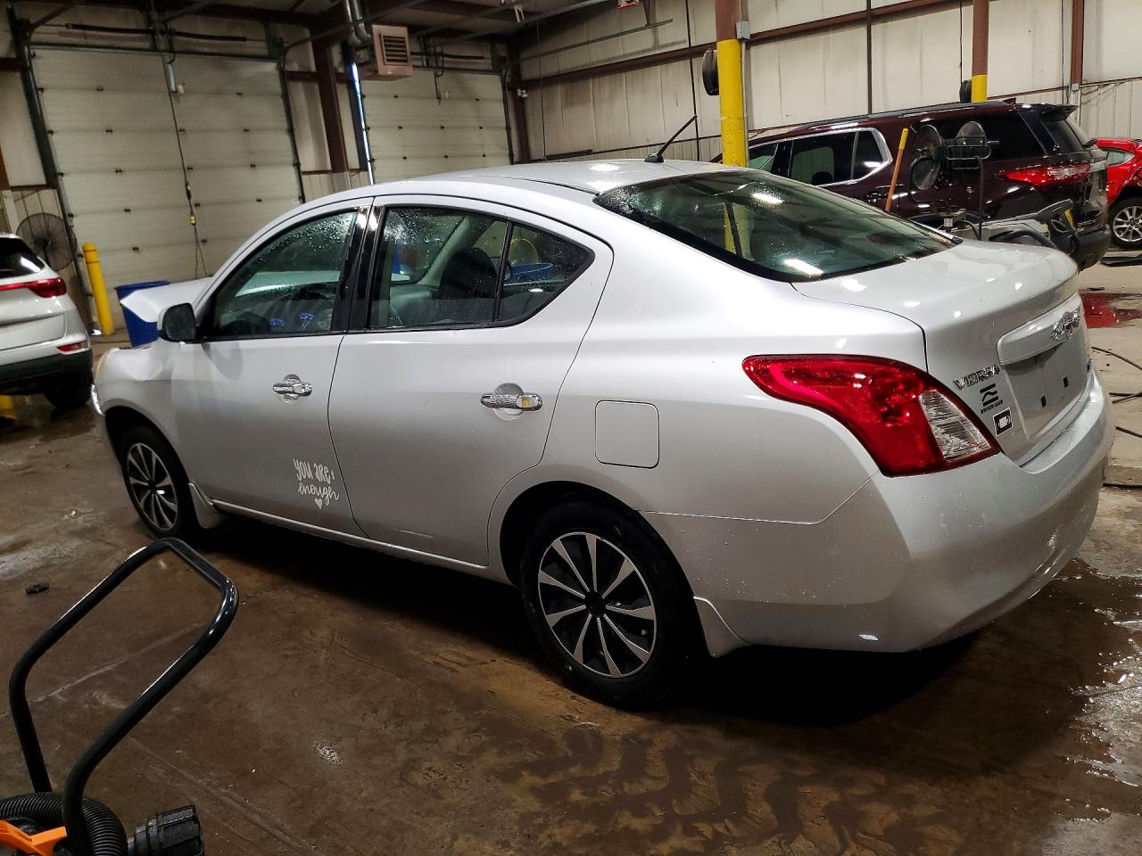2012 Nissan Versa 1.6 S Silver vin: 3N1CN7AP6CL850633