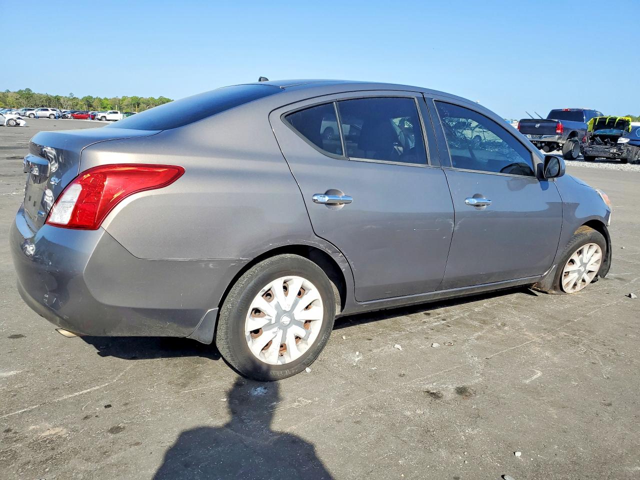 2012 Nissan Versa 1.6 S Silver vin: 3N1CN7AP6CL853354