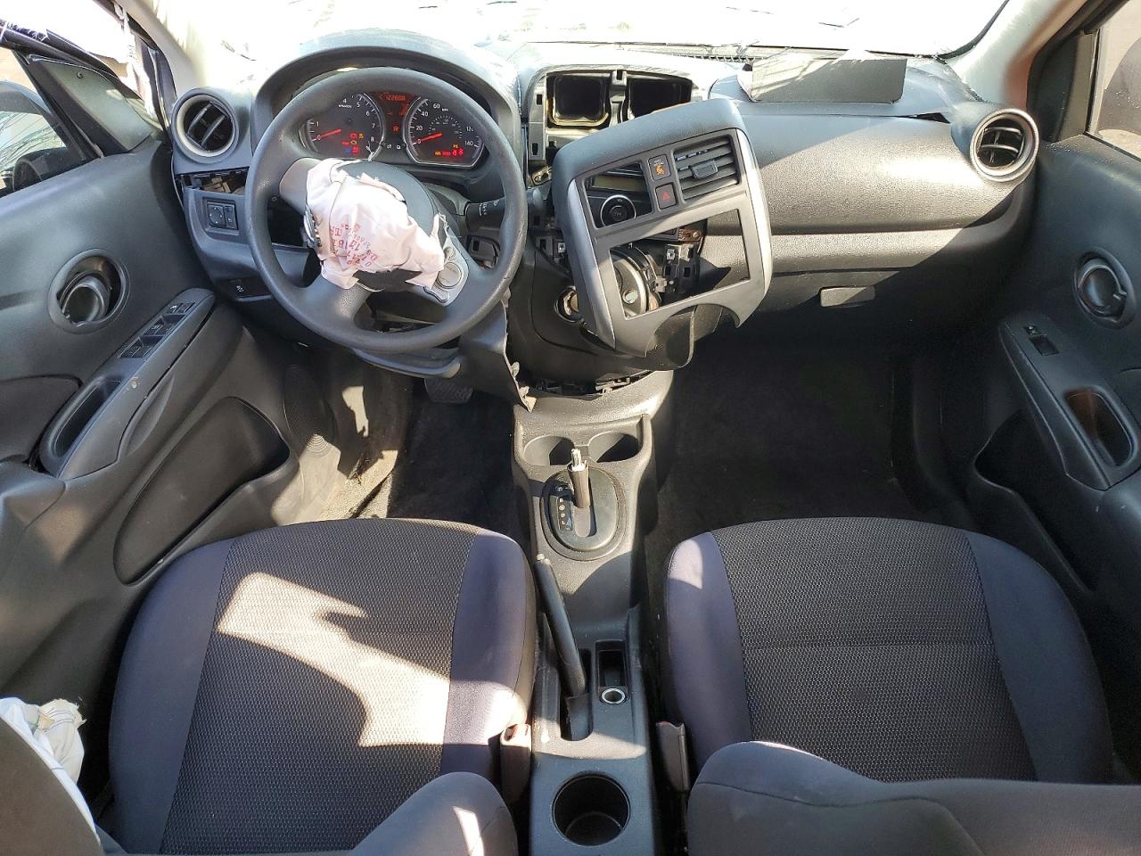 2012 Nissan Versa 1.6 S Silver vin: 3N1CN7AP6CL853354