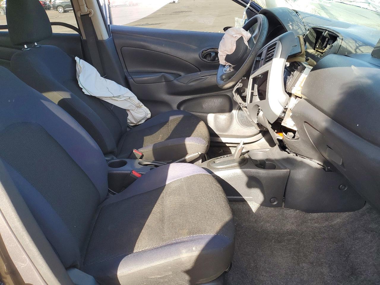 2012 Nissan Versa 1.6 S Silver vin: 3N1CN7AP6CL853354