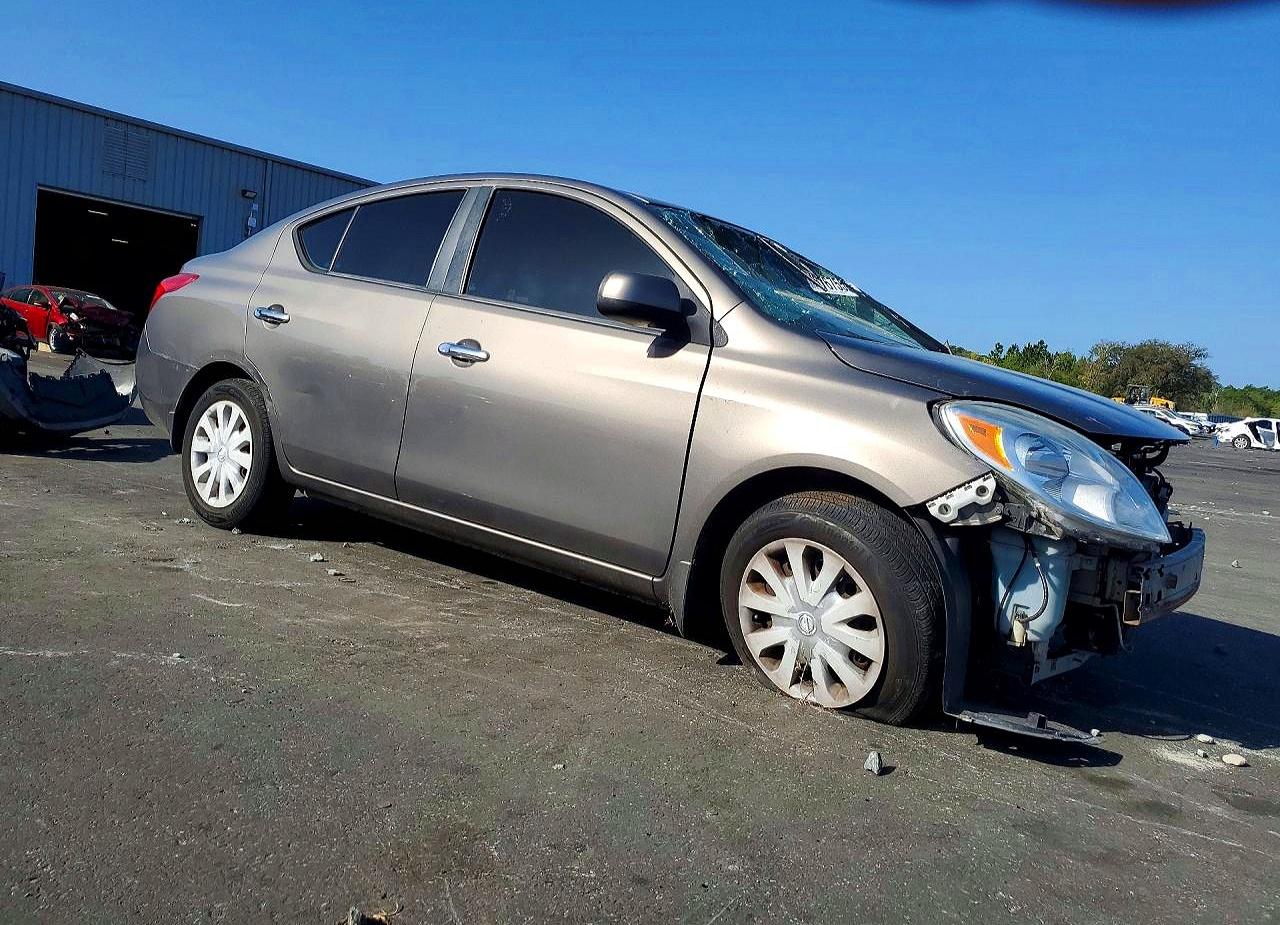 2012 Nissan Versa 1.6 S Silver vin: 3N1CN7AP6CL853354