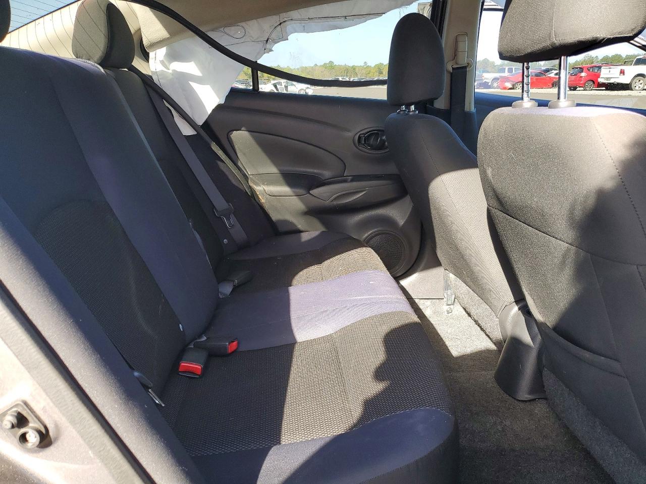 2012 Nissan Versa 1.6 S Silver vin: 3N1CN7AP6CL853354