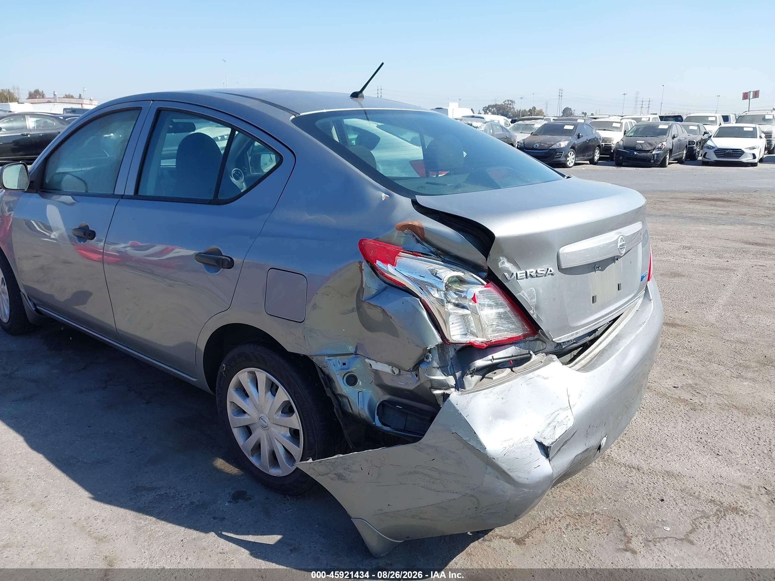 2012 Nissan Versa 1.6 S Silver vin: 3N1CN7AP6CL854388