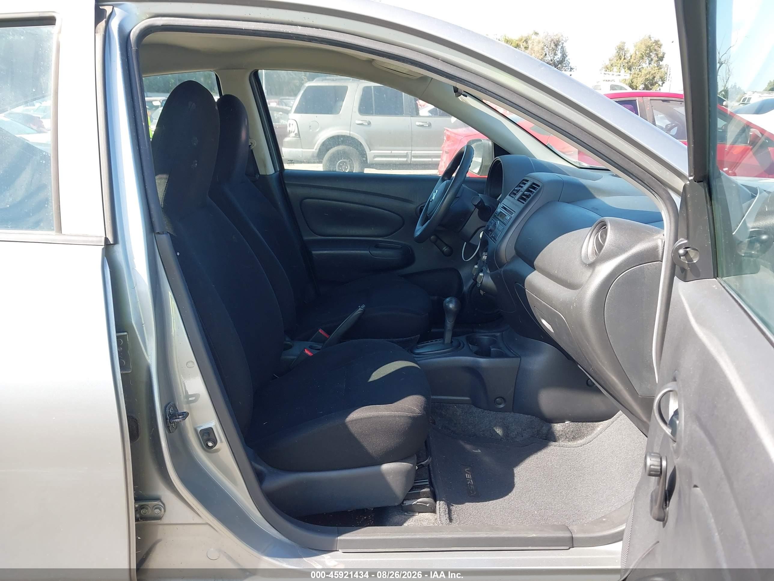 2012 Nissan Versa 1.6 S Silver vin: 3N1CN7AP6CL854388
