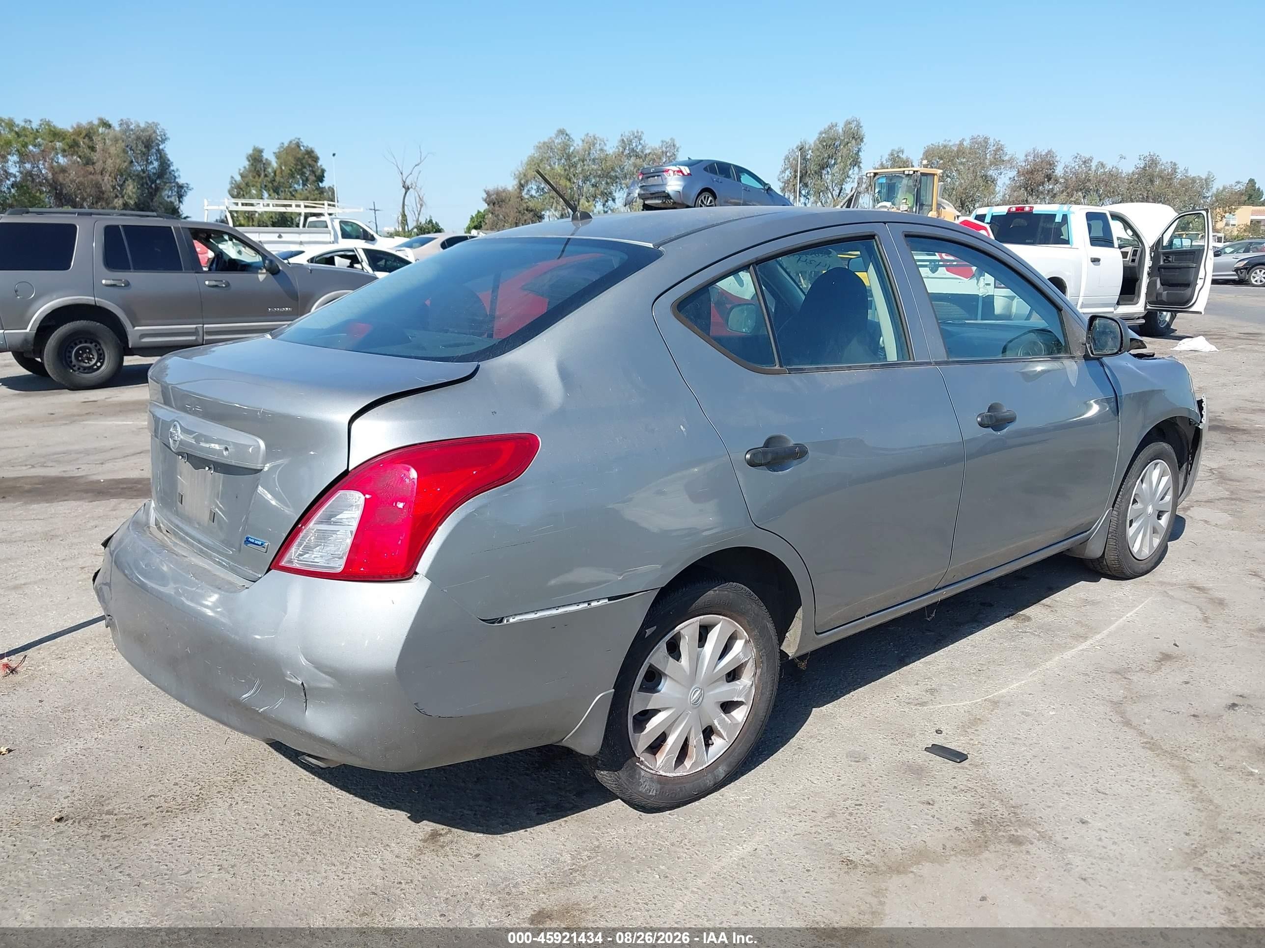 2012 Nissan Versa 1.6 S Silver vin: 3N1CN7AP6CL854388