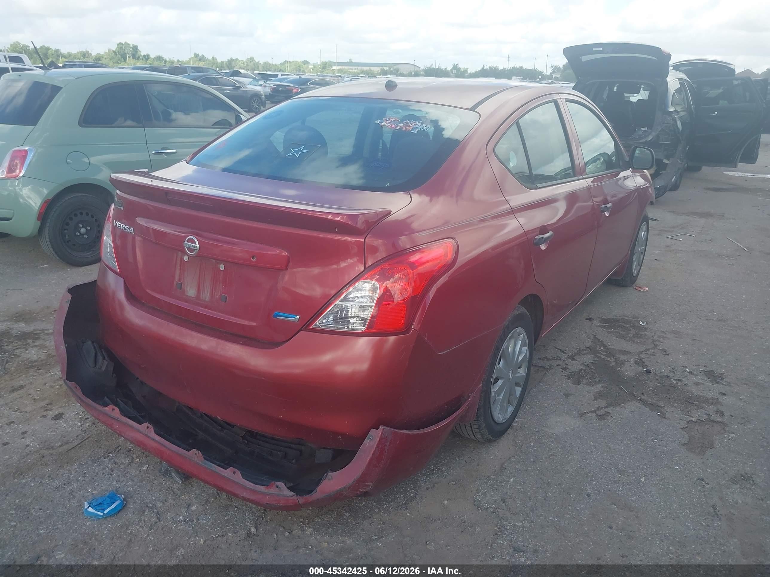 2013 Nissan Versa 1.6 S+ Red vin: 3N1CN7AP6DL845160