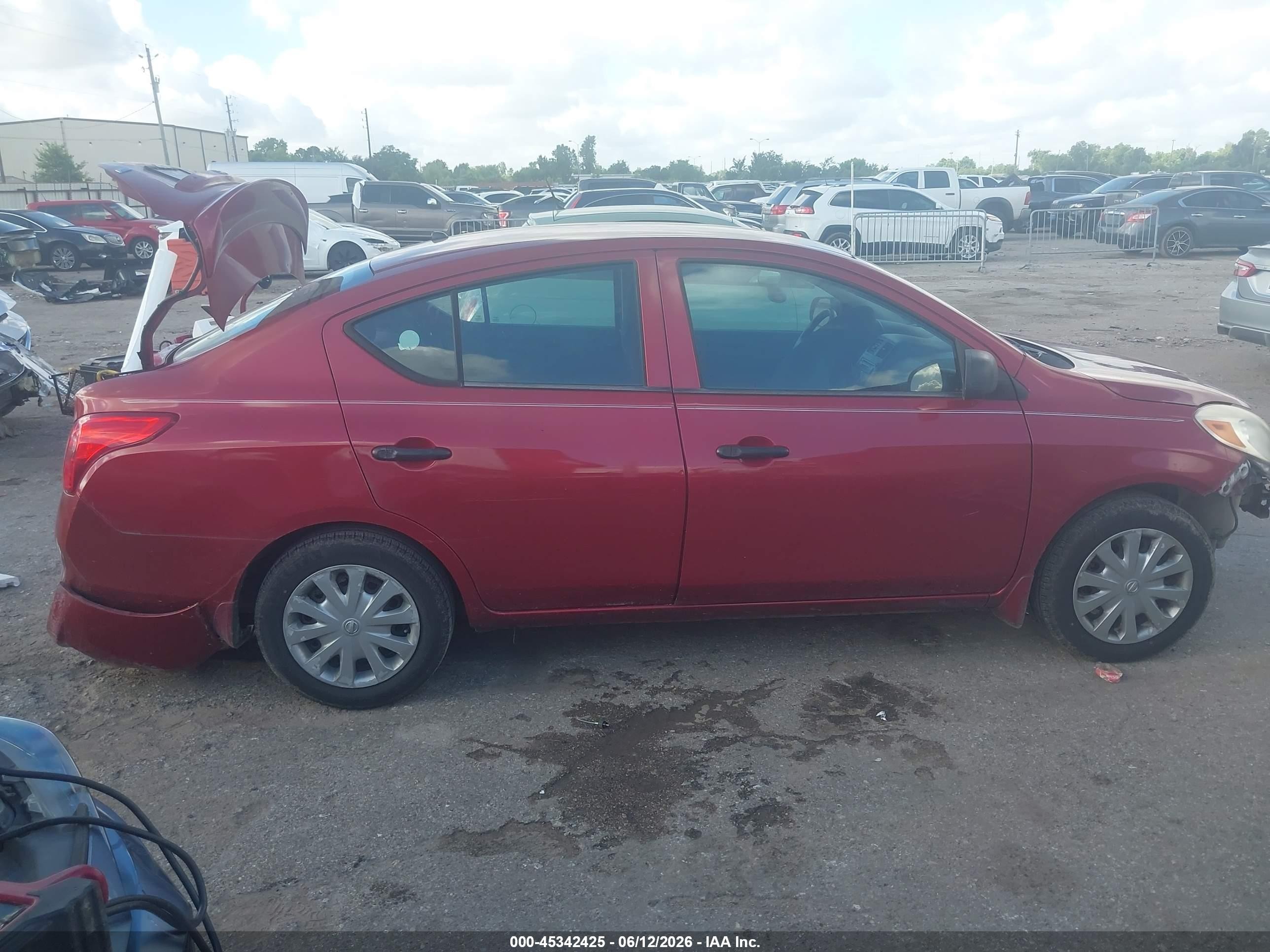2013 Nissan Versa 1.6 S+ Red vin: 3N1CN7AP6DL845160