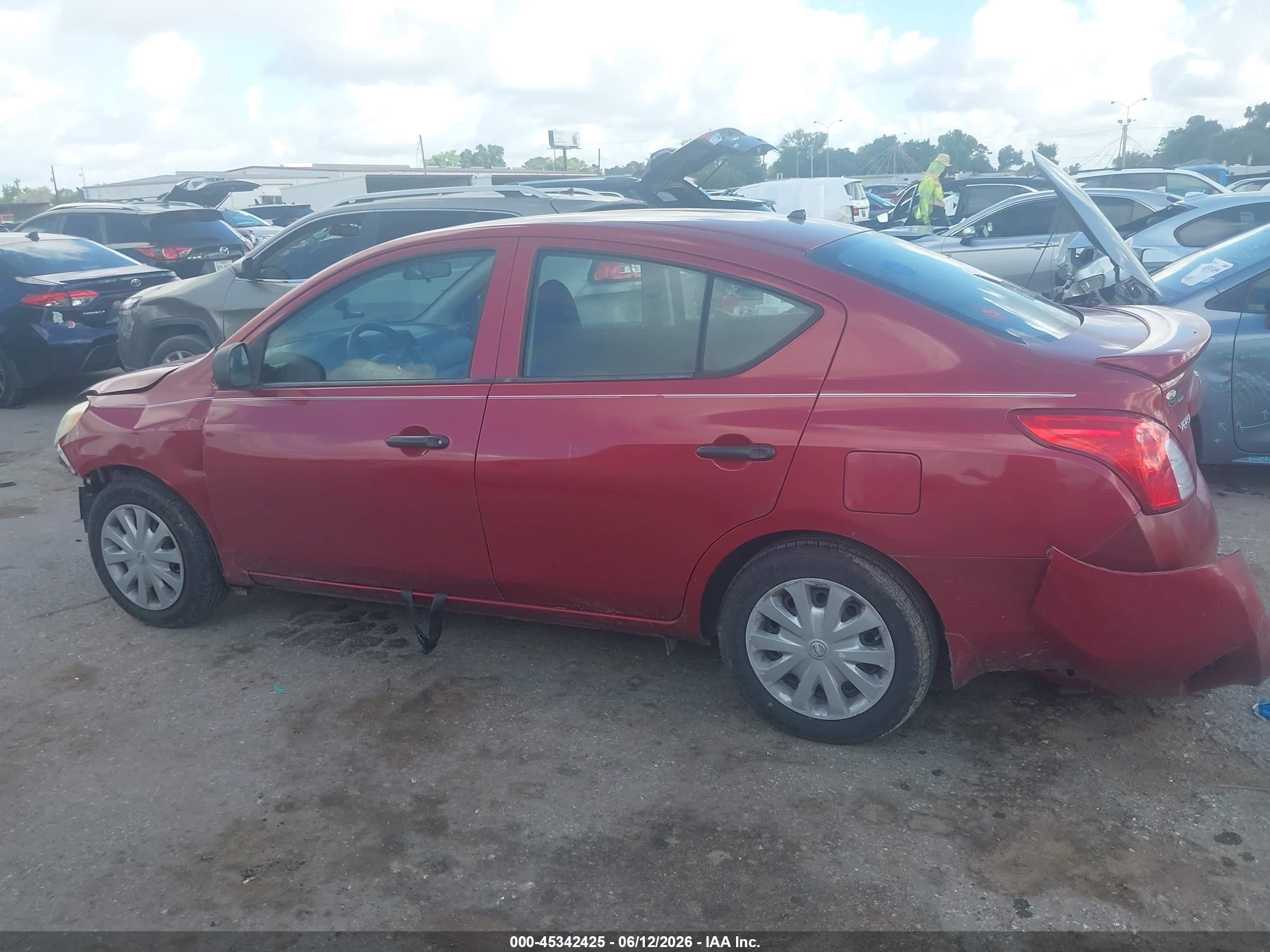 2013 Nissan Versa 1.6 S+ Red vin: 3N1CN7AP6DL845160