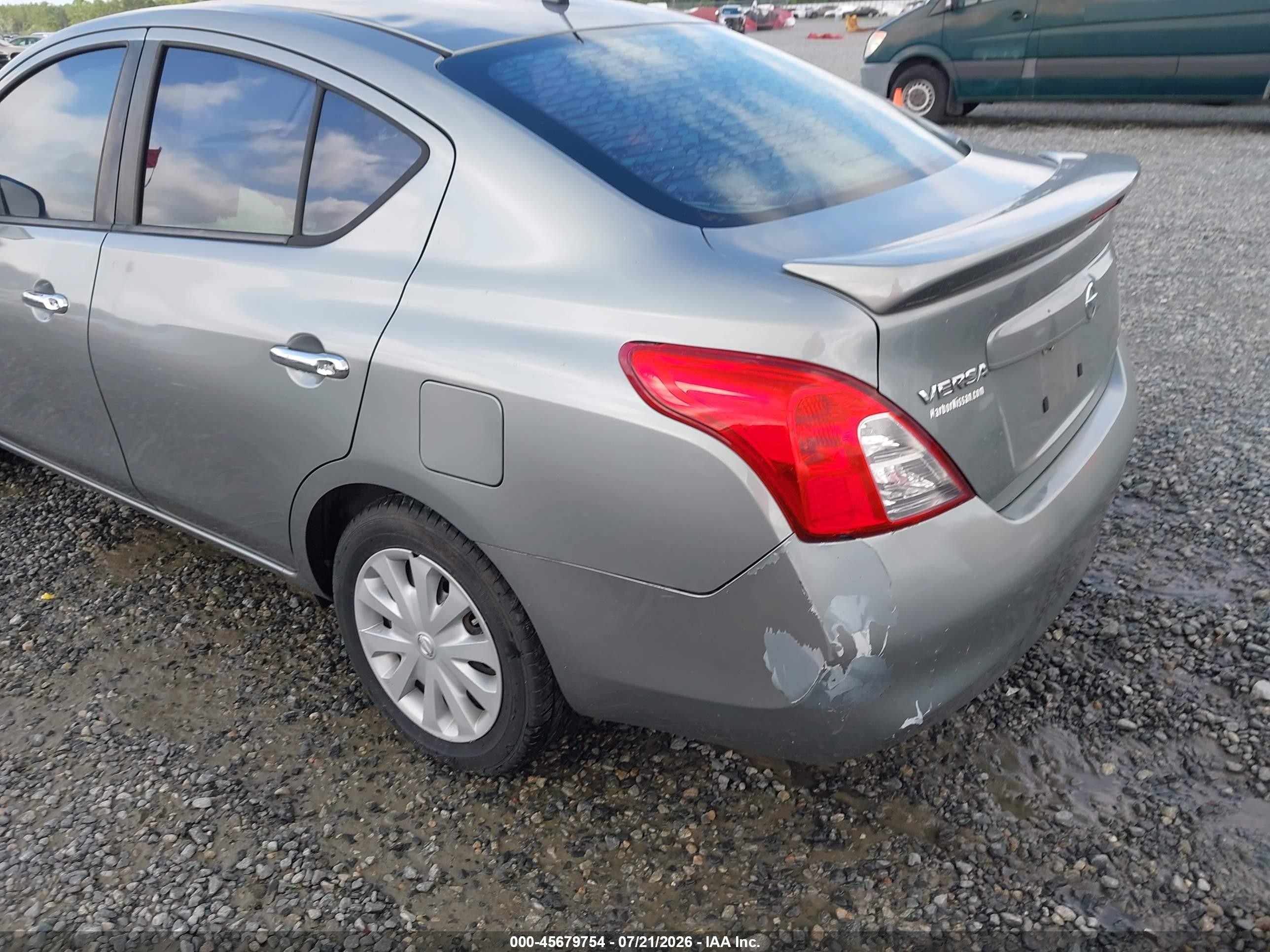 2013 Nissan Versa 1.6 Sv Silver vin: 3N1CN7AP6DL850844