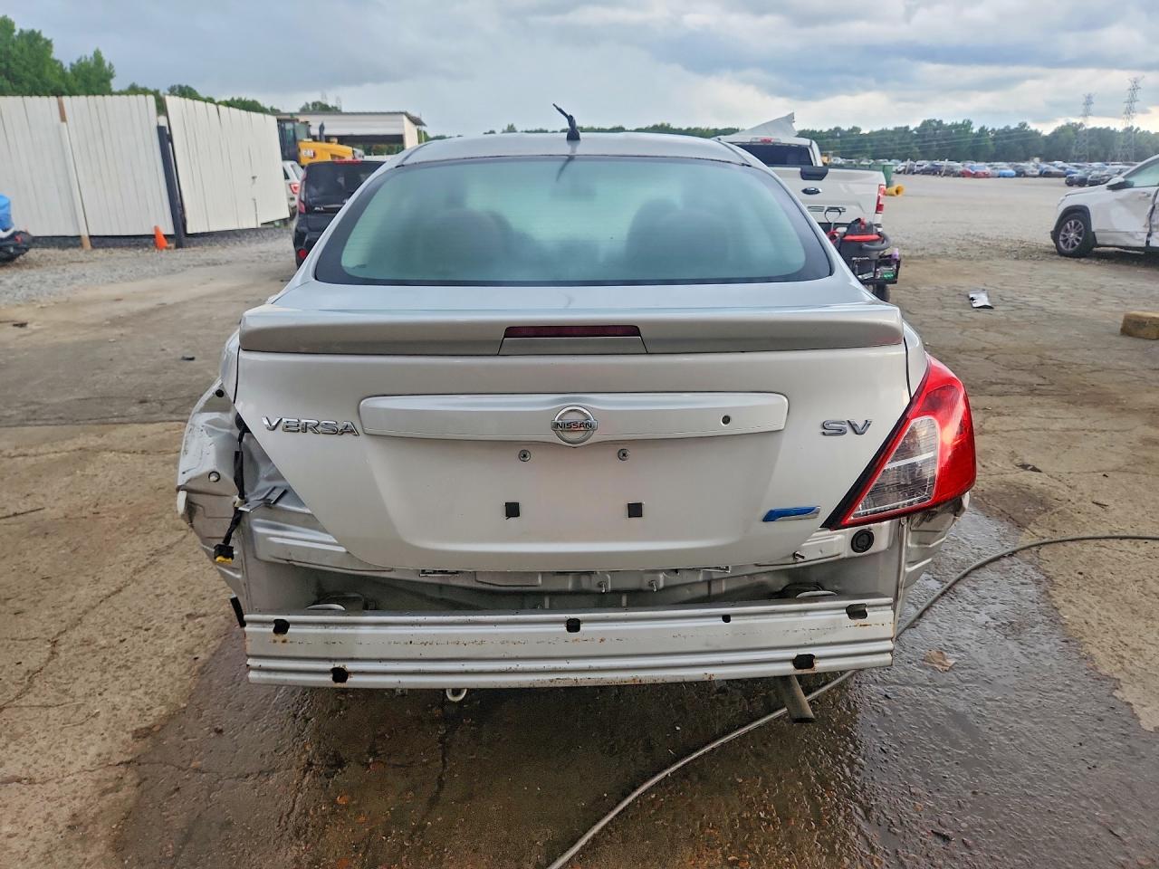 2013 Nissan Versa 1.6 S Silver vin: 3N1CN7AP6DL858989