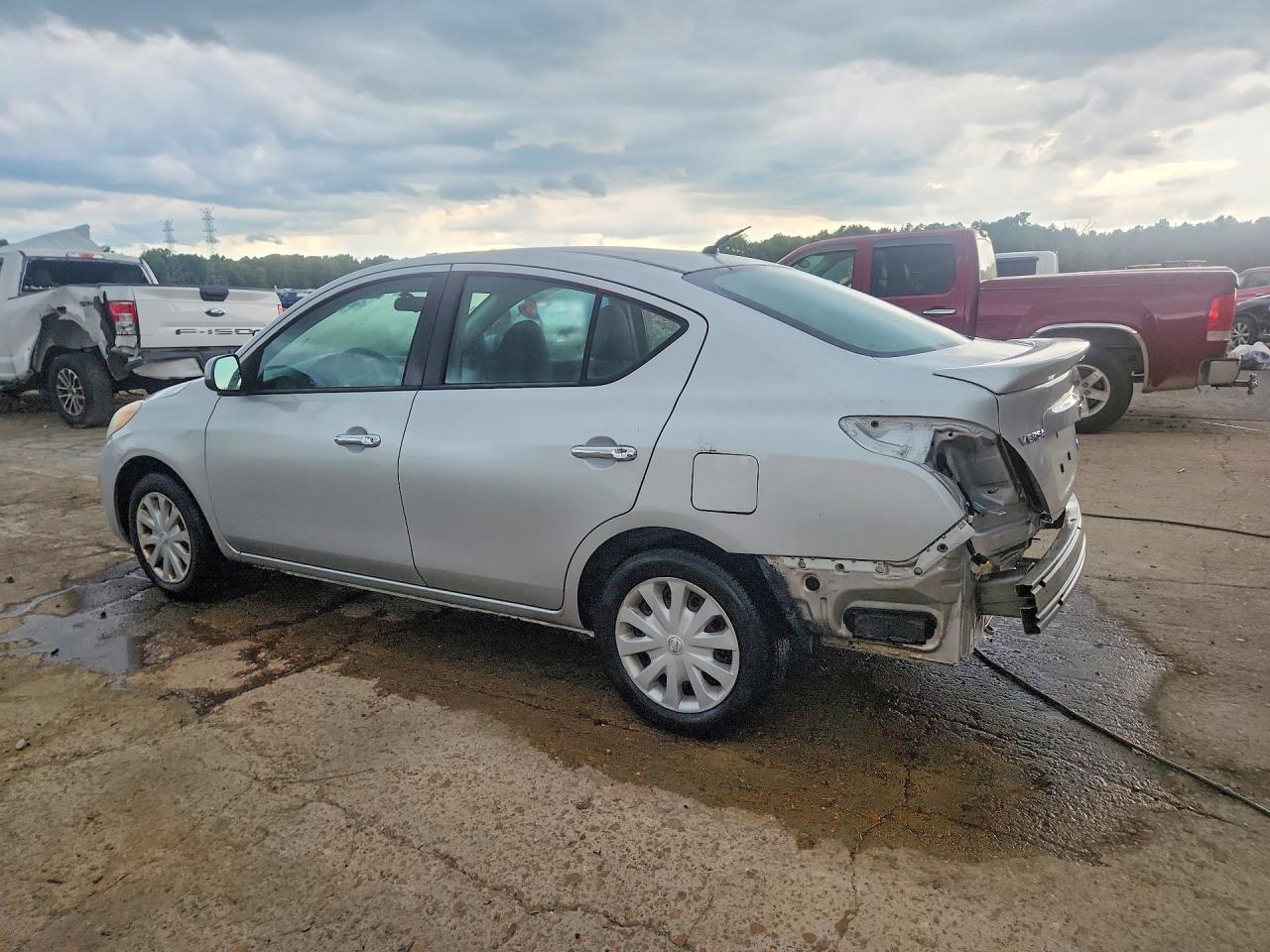 2013 Nissan Versa 1.6 S Silver vin: 3N1CN7AP6DL858989