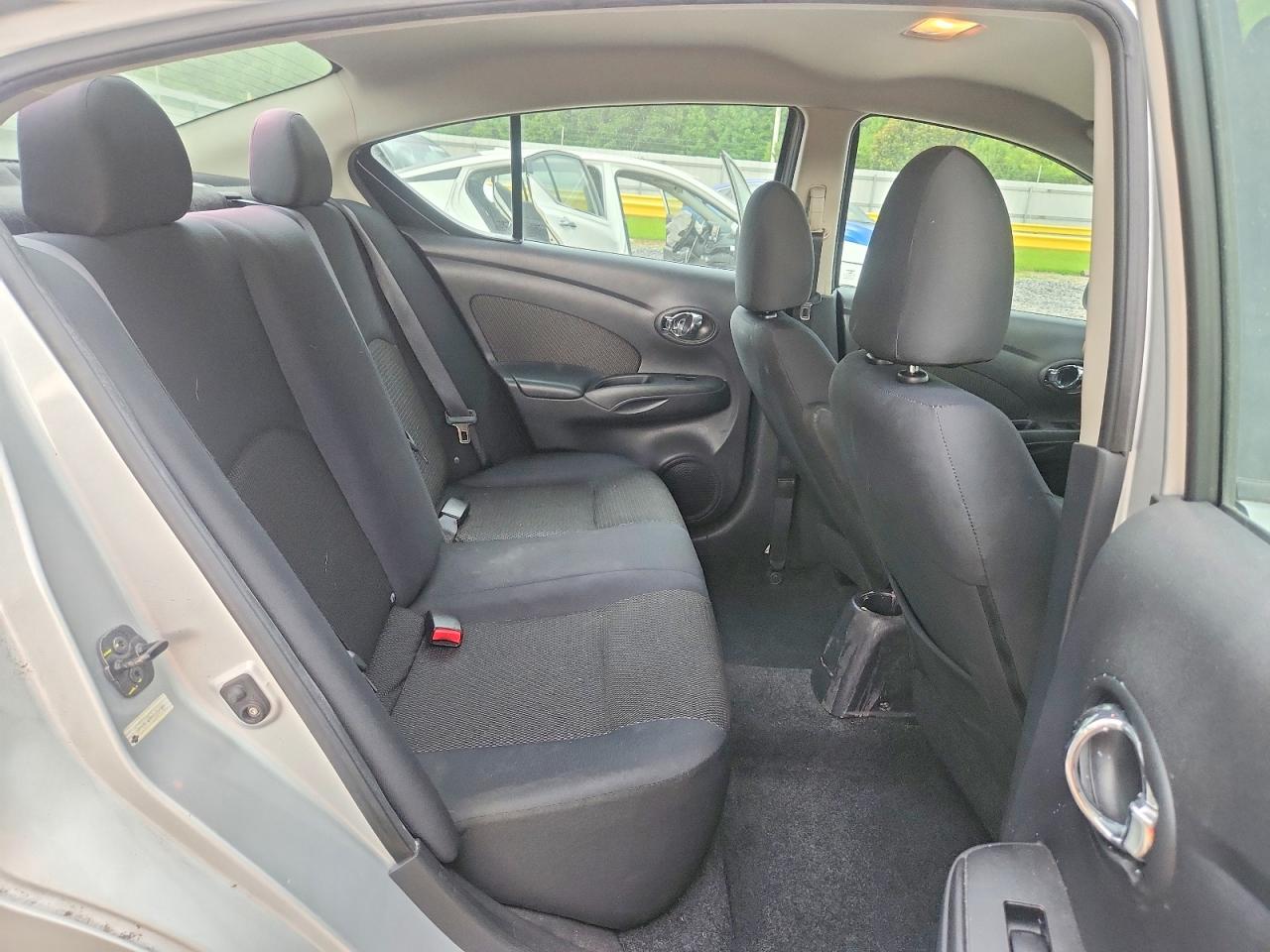 2013 Nissan Versa 1.6 S Silver vin: 3N1CN7AP6DL858989