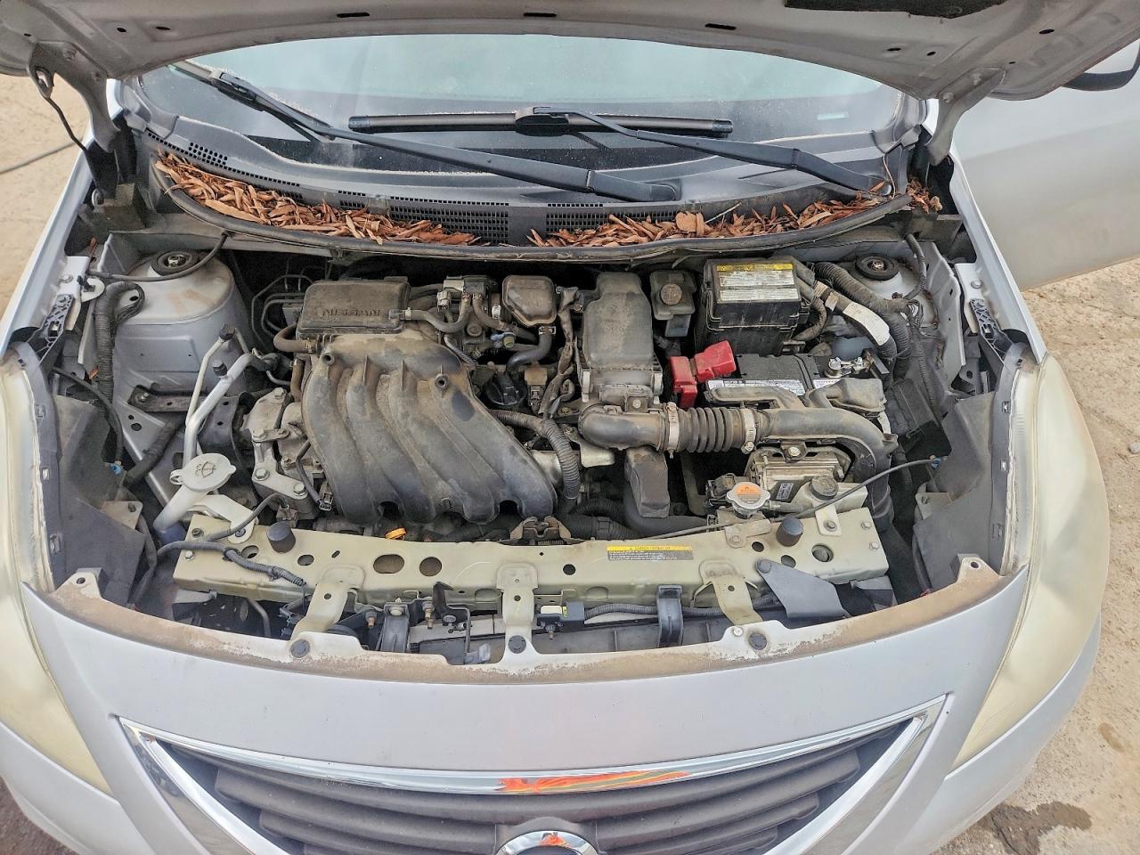 2013 Nissan Versa 1.6 S Silver vin: 3N1CN7AP6DL858989