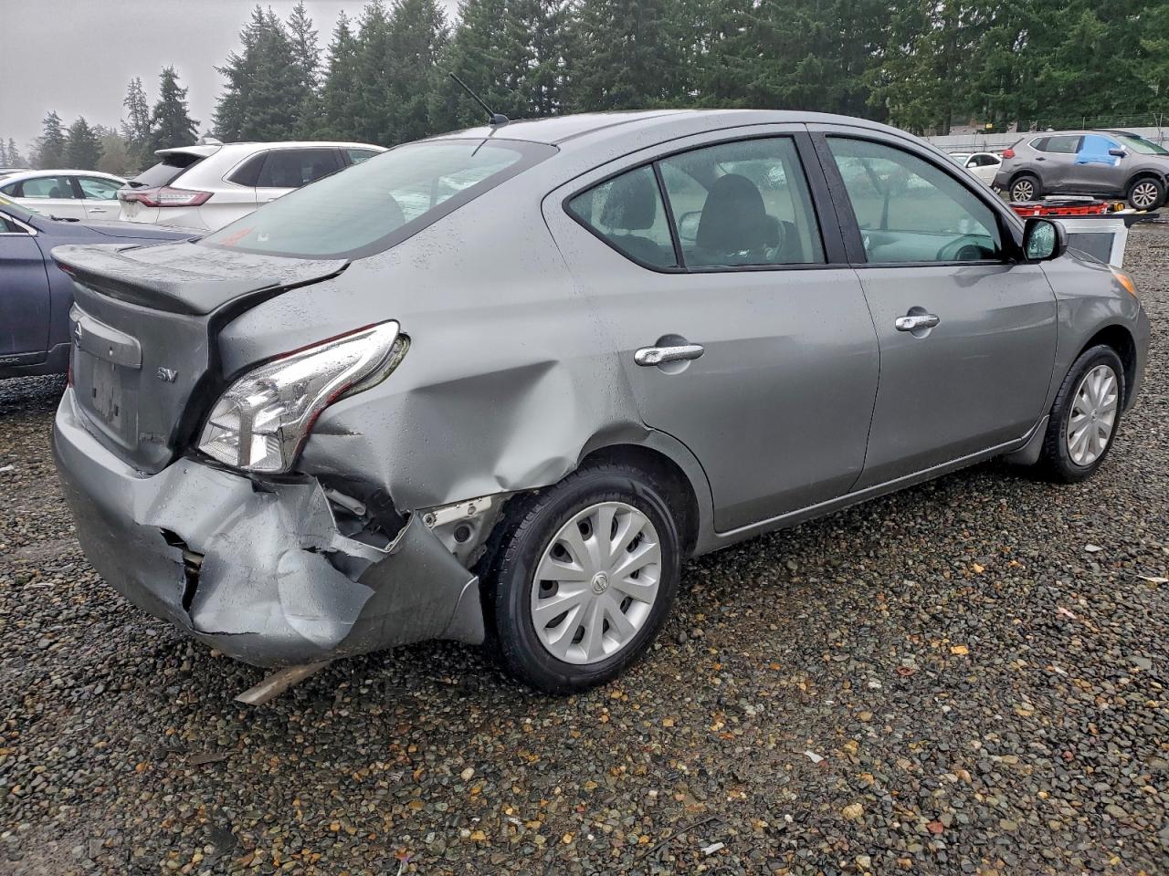2013 Nissan Versa 1.6 S Silver vin: 3N1CN7AP6DL869121