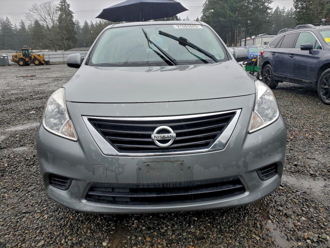 2013 Nissan Versa 1.6 S Silver vin: 3N1CN7AP6DL869121