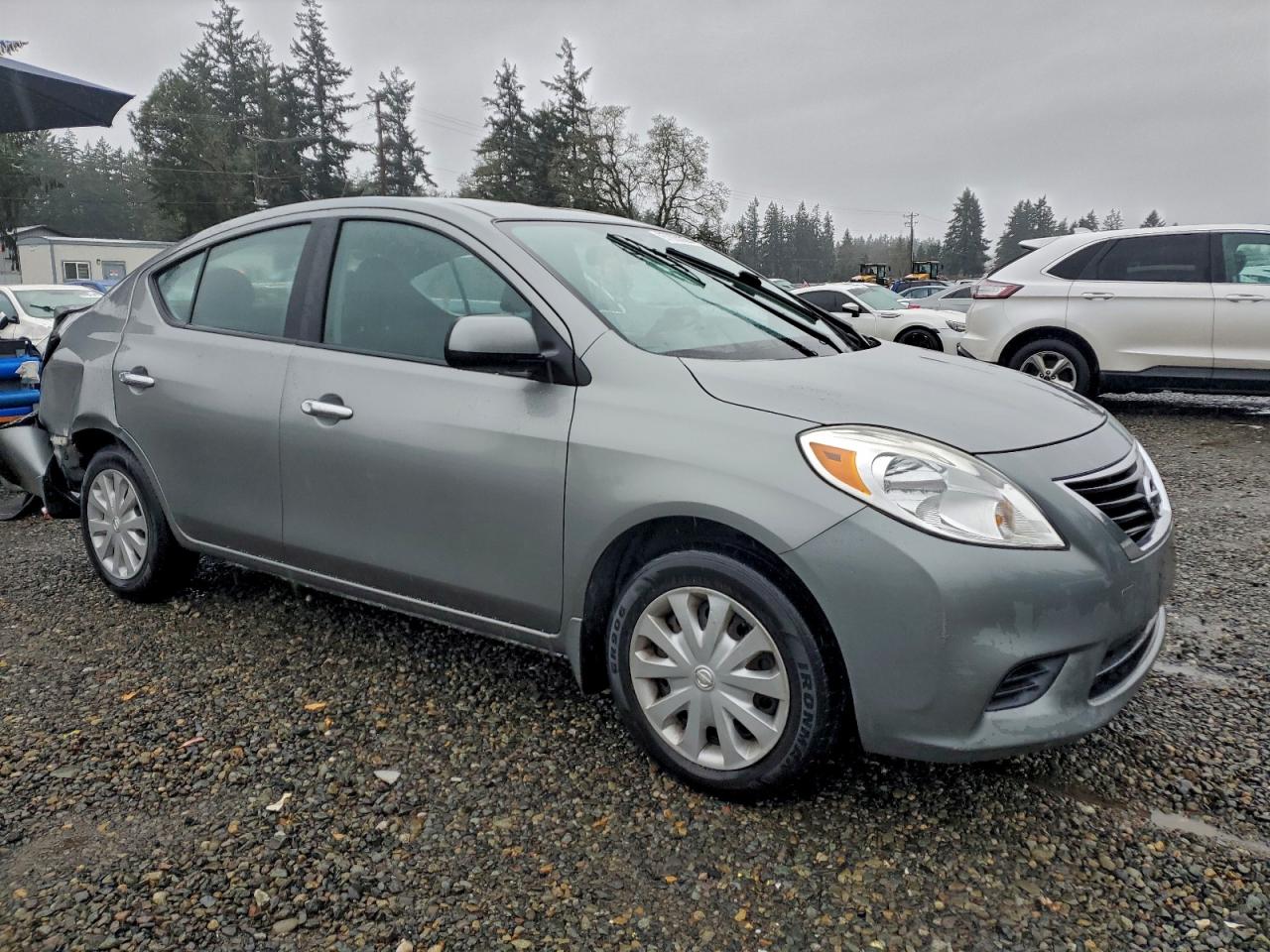 2013 Nissan Versa 1.6 S Silver vin: 3N1CN7AP6DL869121