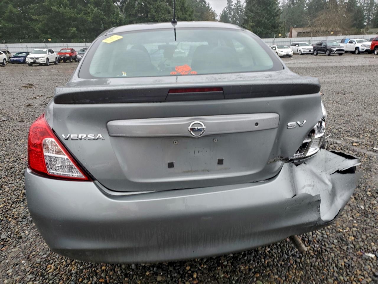 2013 Nissan Versa 1.6 S Silver vin: 3N1CN7AP6DL869121