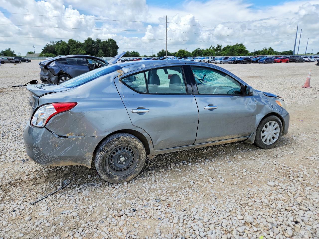 2014 Nissan Versa Silver vin: 3N1CN7AP6EL801001