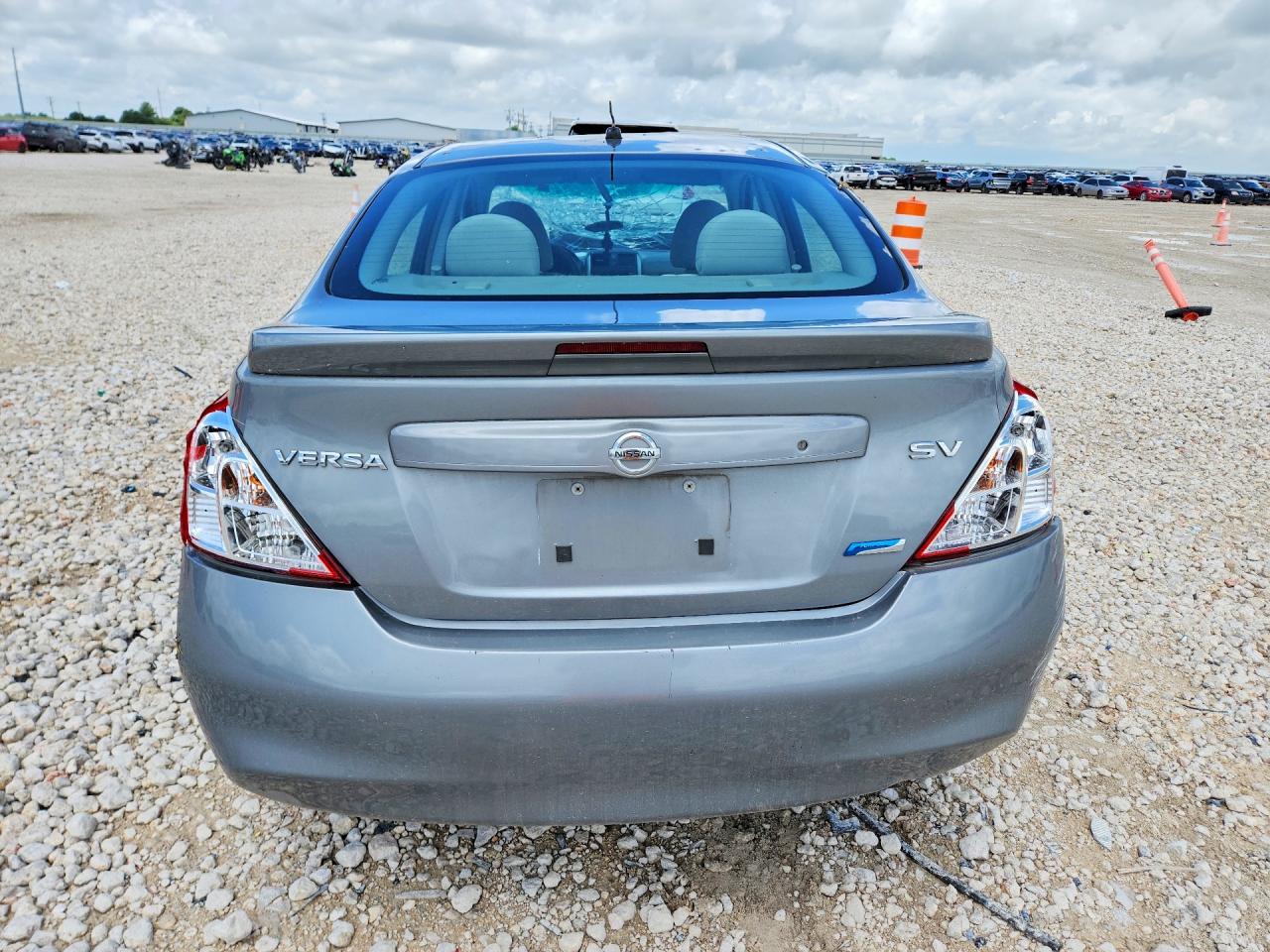 2014 Nissan Versa Silver vin: 3N1CN7AP6EL801001