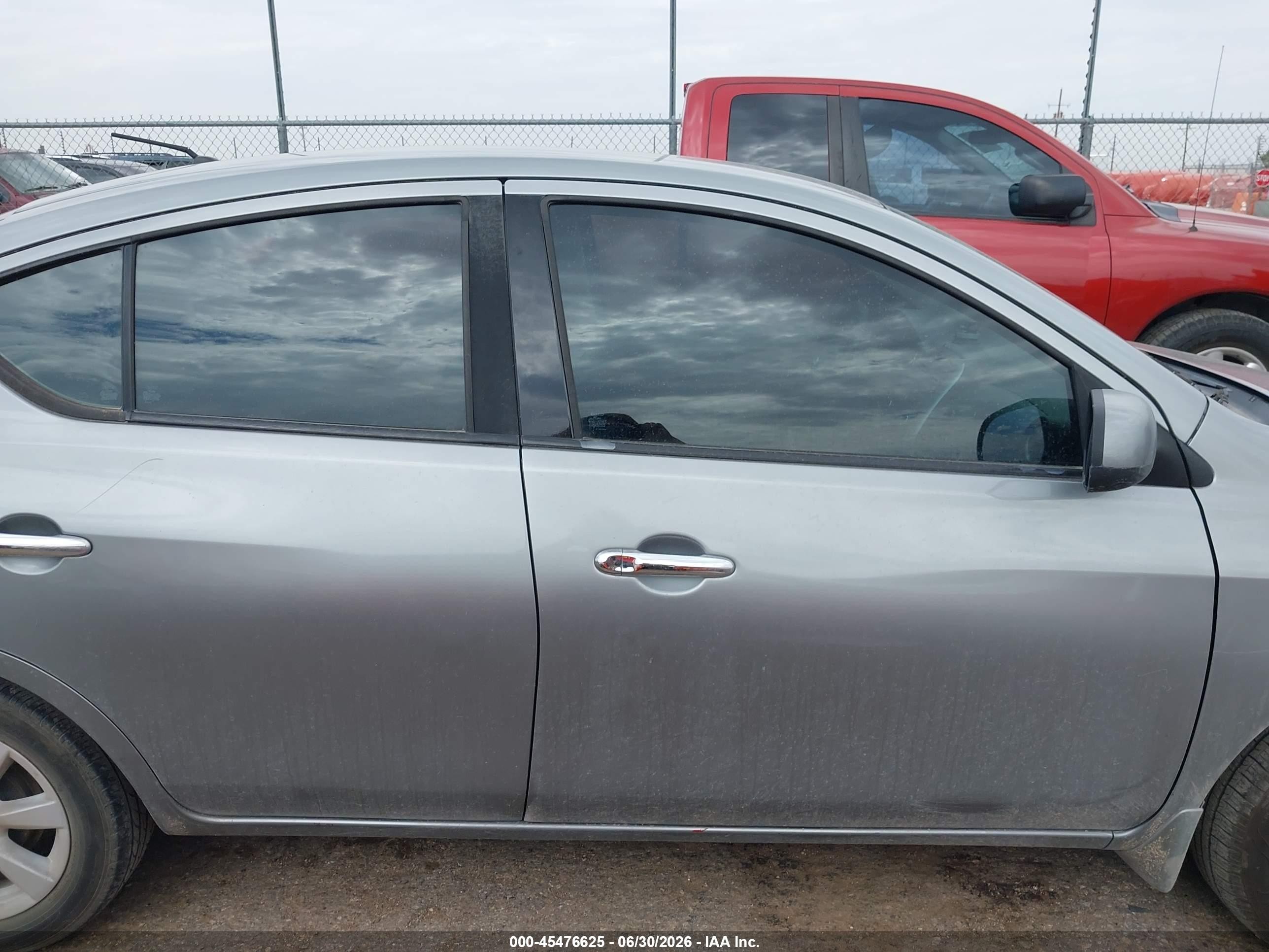 2014 Nissan Versa 1.6 Sv Silver vin: 3N1CN7AP6EL803783