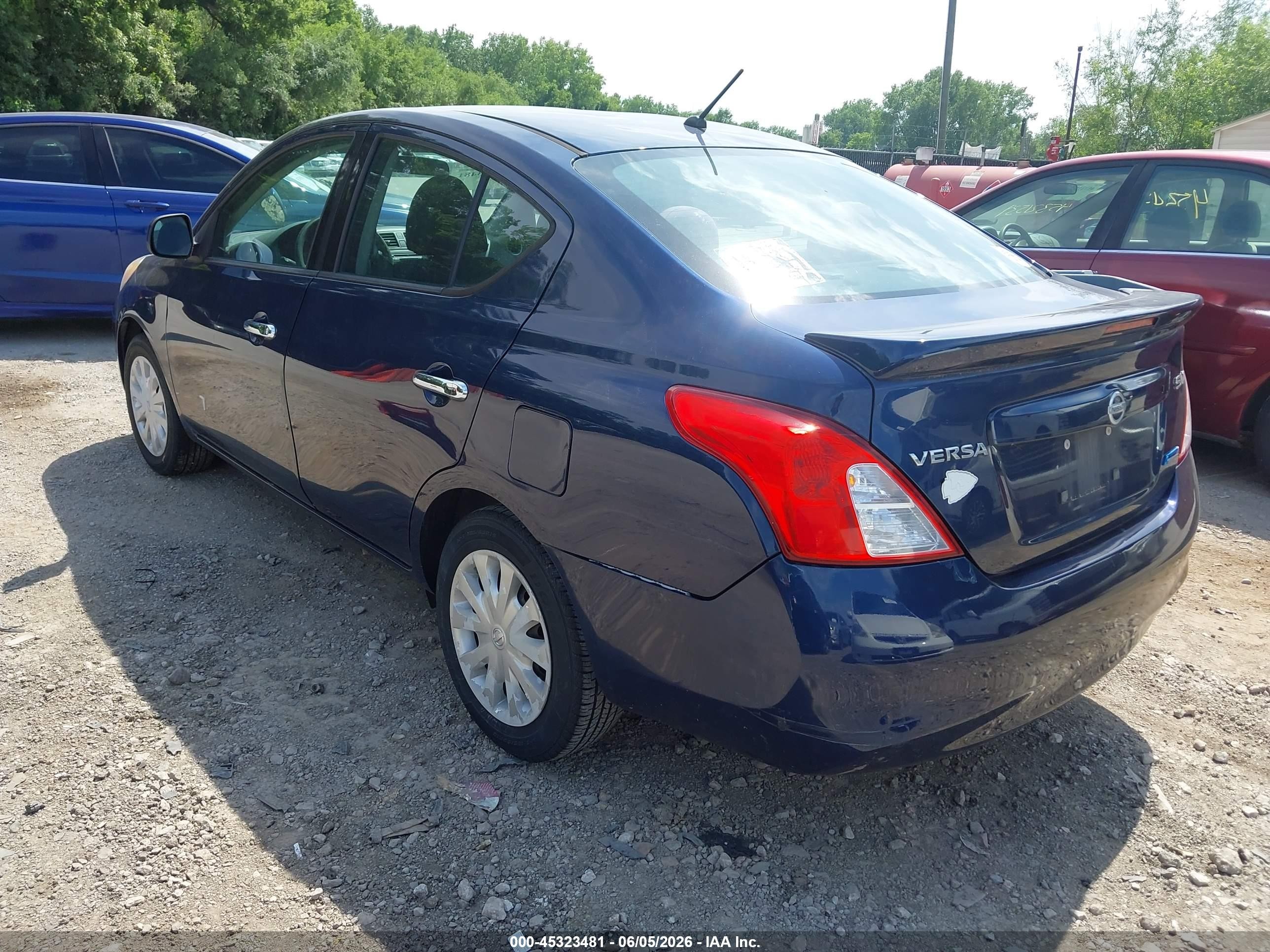 2014 Nissan Versa 1.6 Sv Синий vin: 3N1CN7AP6EL811141