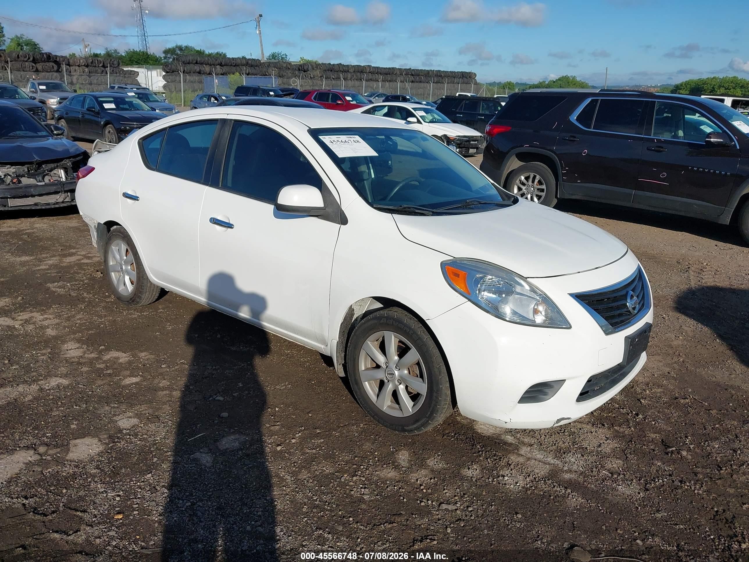 2014 Nissan Versa 1.6 Sv Белый vin: 3N1CN7AP6EL850635