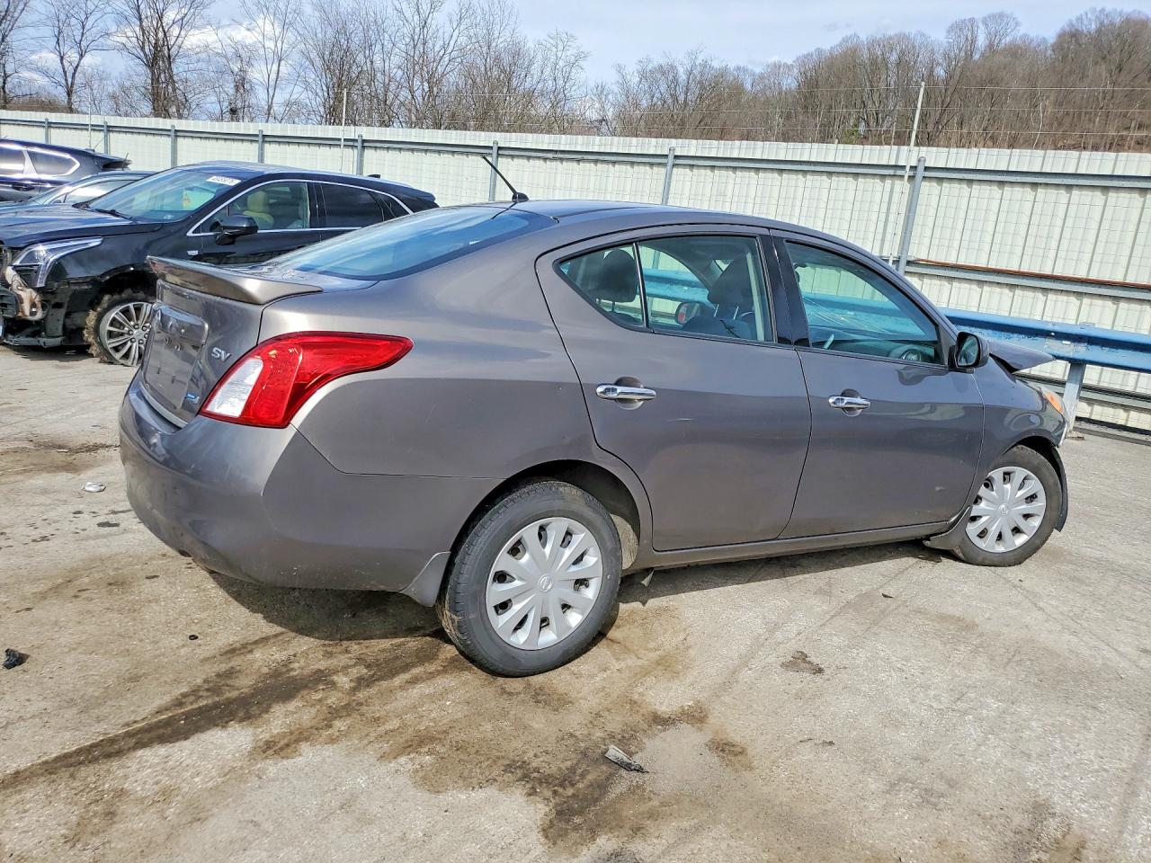 2014 Nissan Versa 1.6 Sv Gray vin: 3N1CN7AP6EL852658